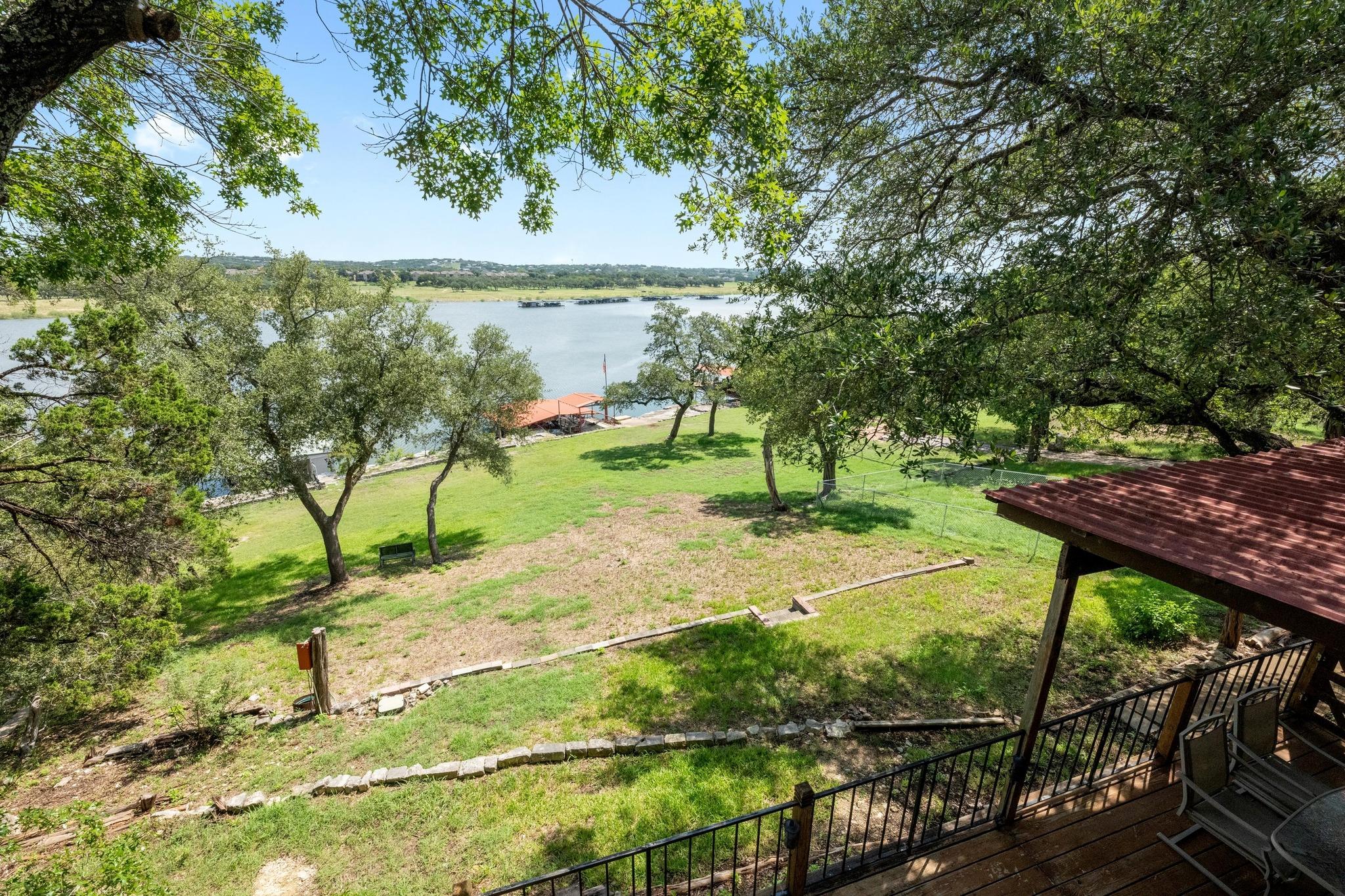 20926 W Lakeshore Dr, Spicewood, TX 78669