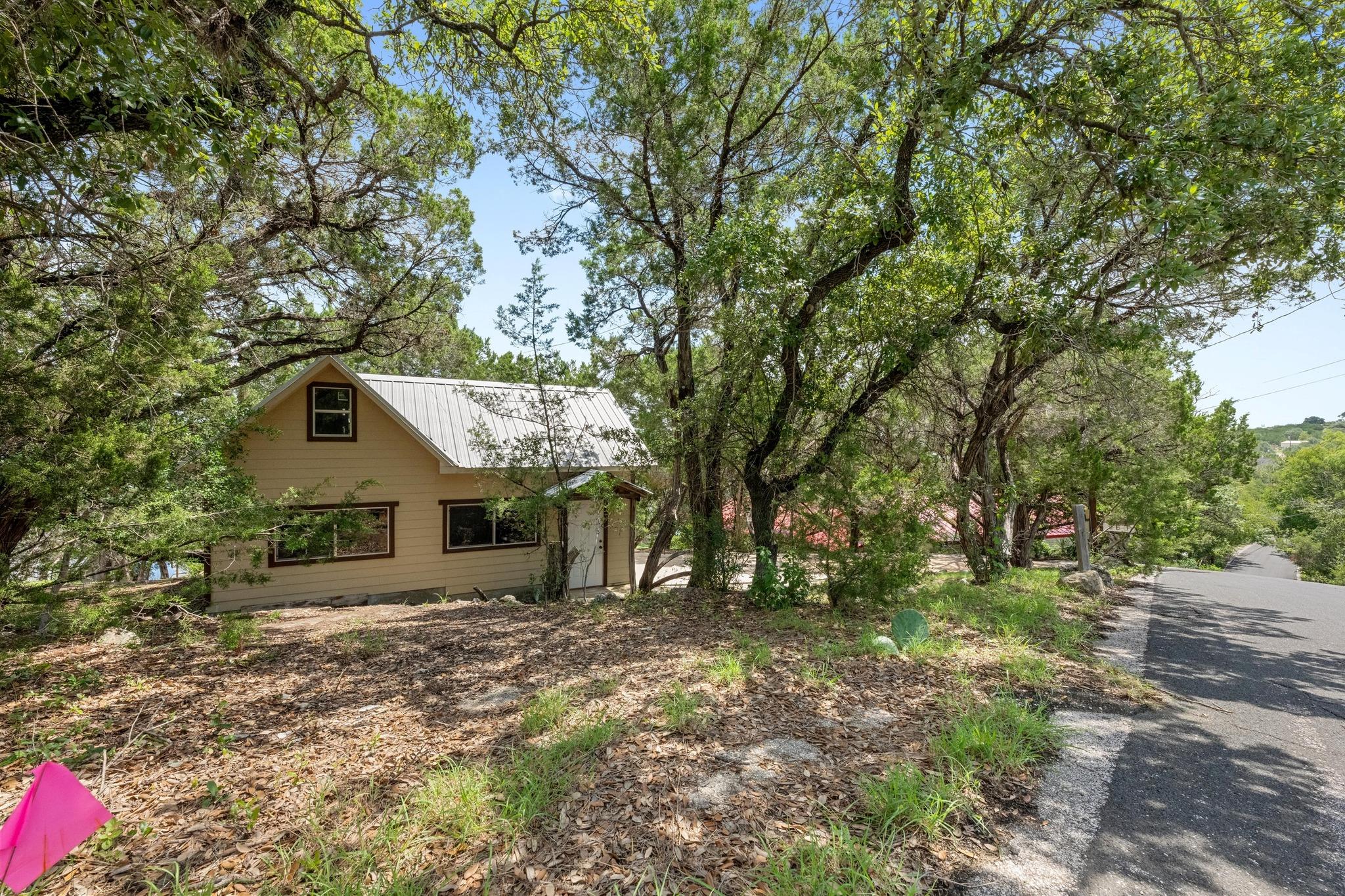 20926 W Lakeshore Dr, Spicewood, TX 78669