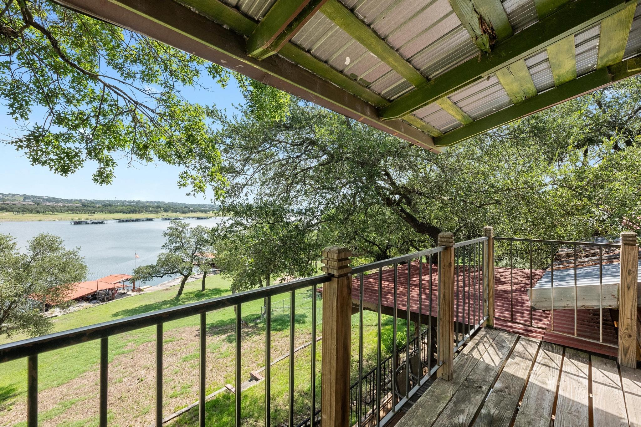 20926 W Lakeshore Dr, Spicewood, TX 78669