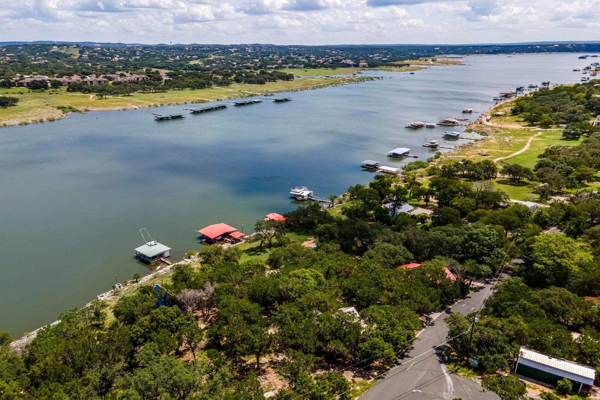20926 W Lakeshore Dr, Spicewood, TX 78669