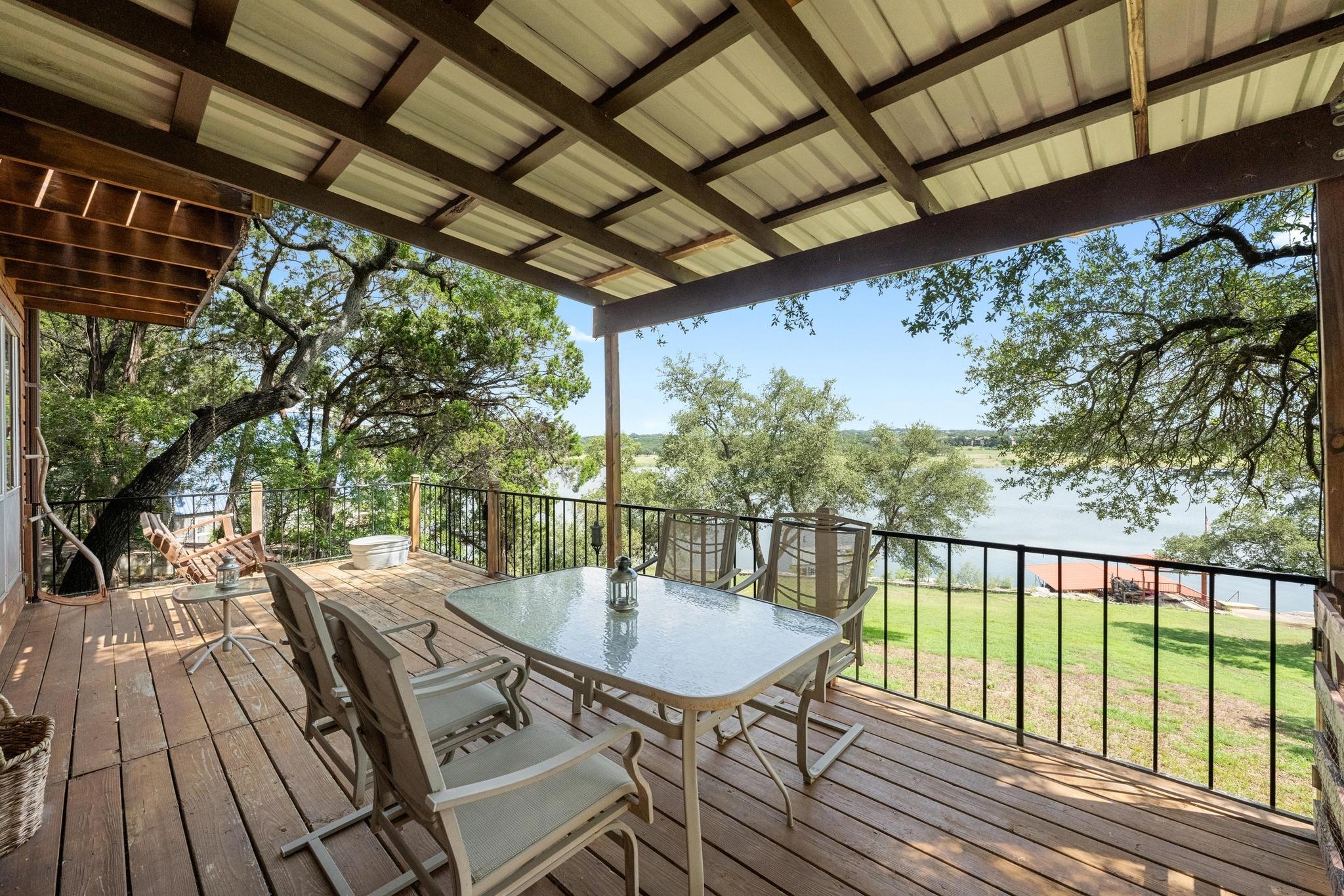 20926 W Lakeshore Dr, Spicewood, TX 78669