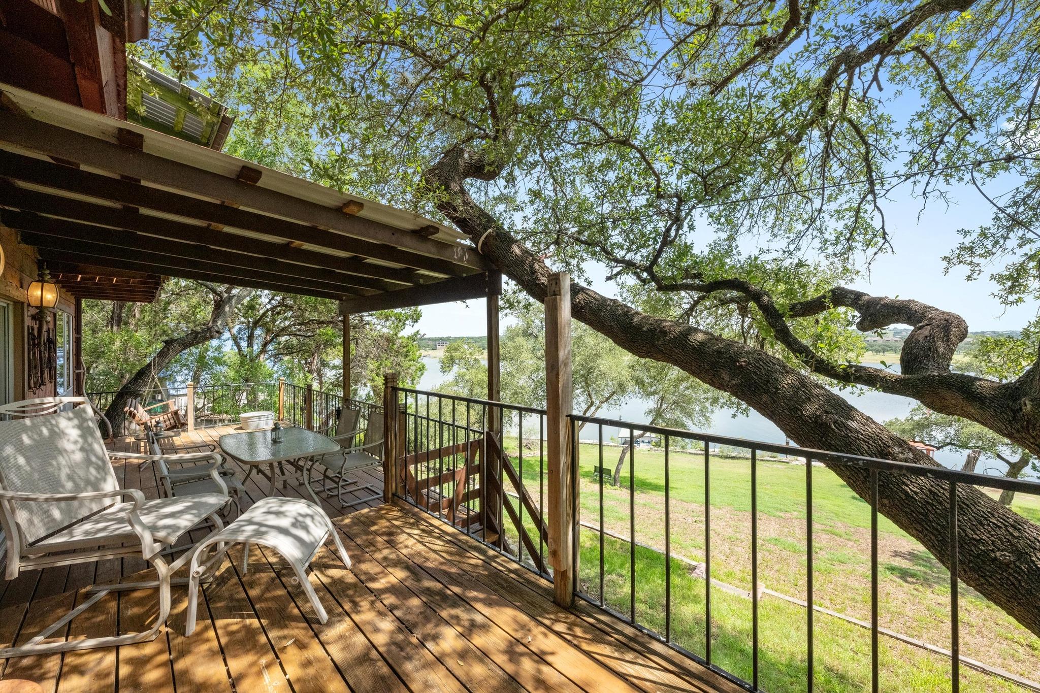20926 W Lakeshore Dr, Spicewood, TX 78669