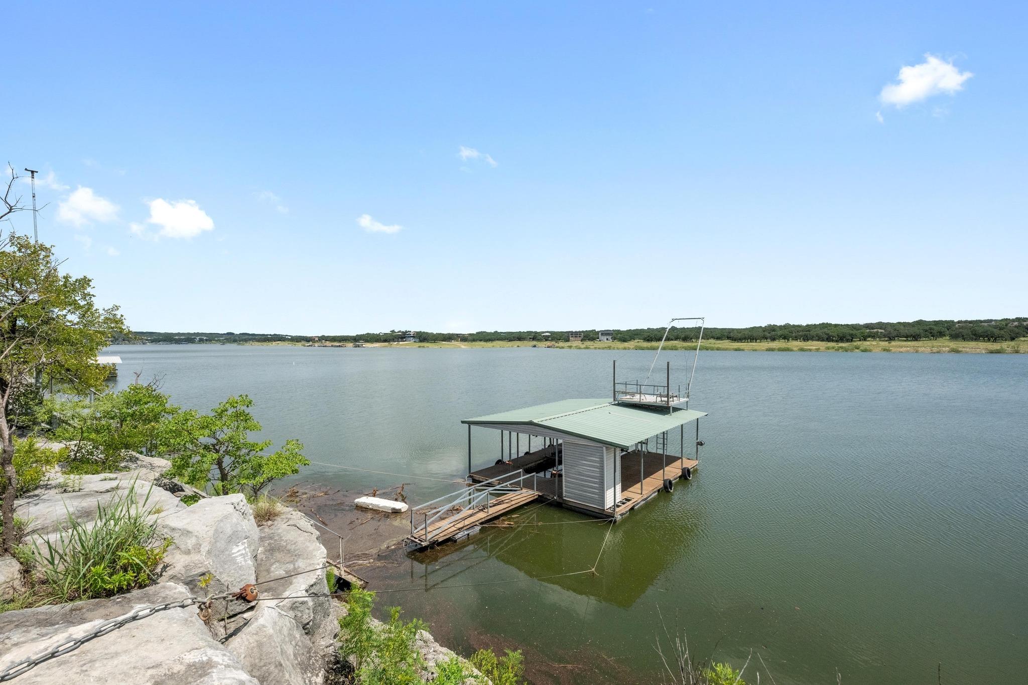20926 W Lakeshore Dr, Spicewood, TX 78669