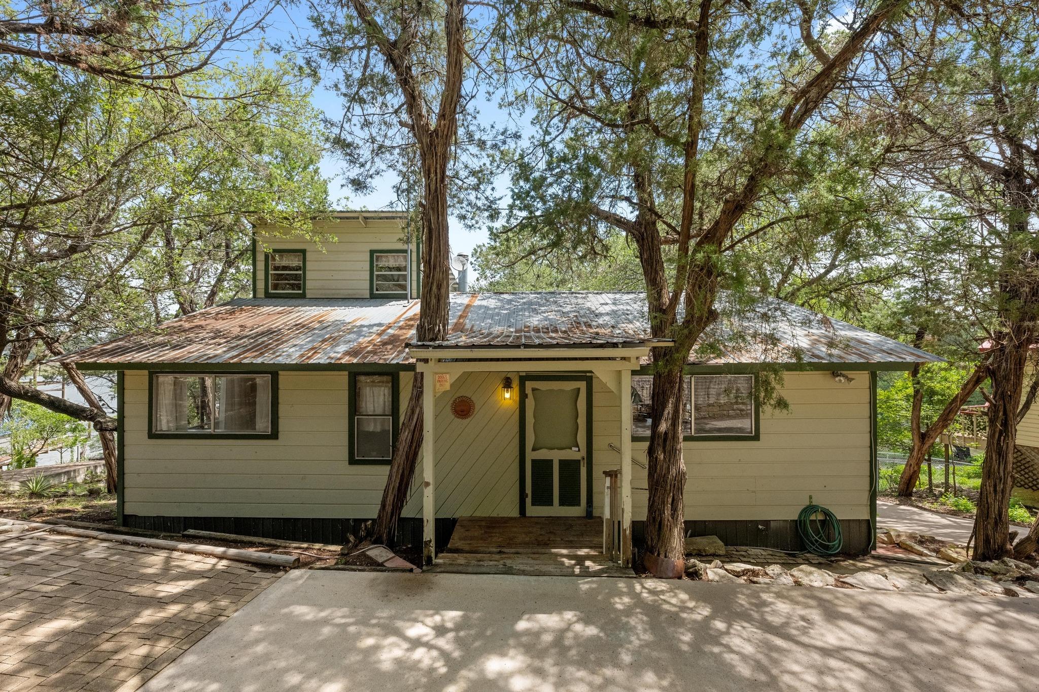 20926 W Lakeshore Dr, Spicewood, TX 78669