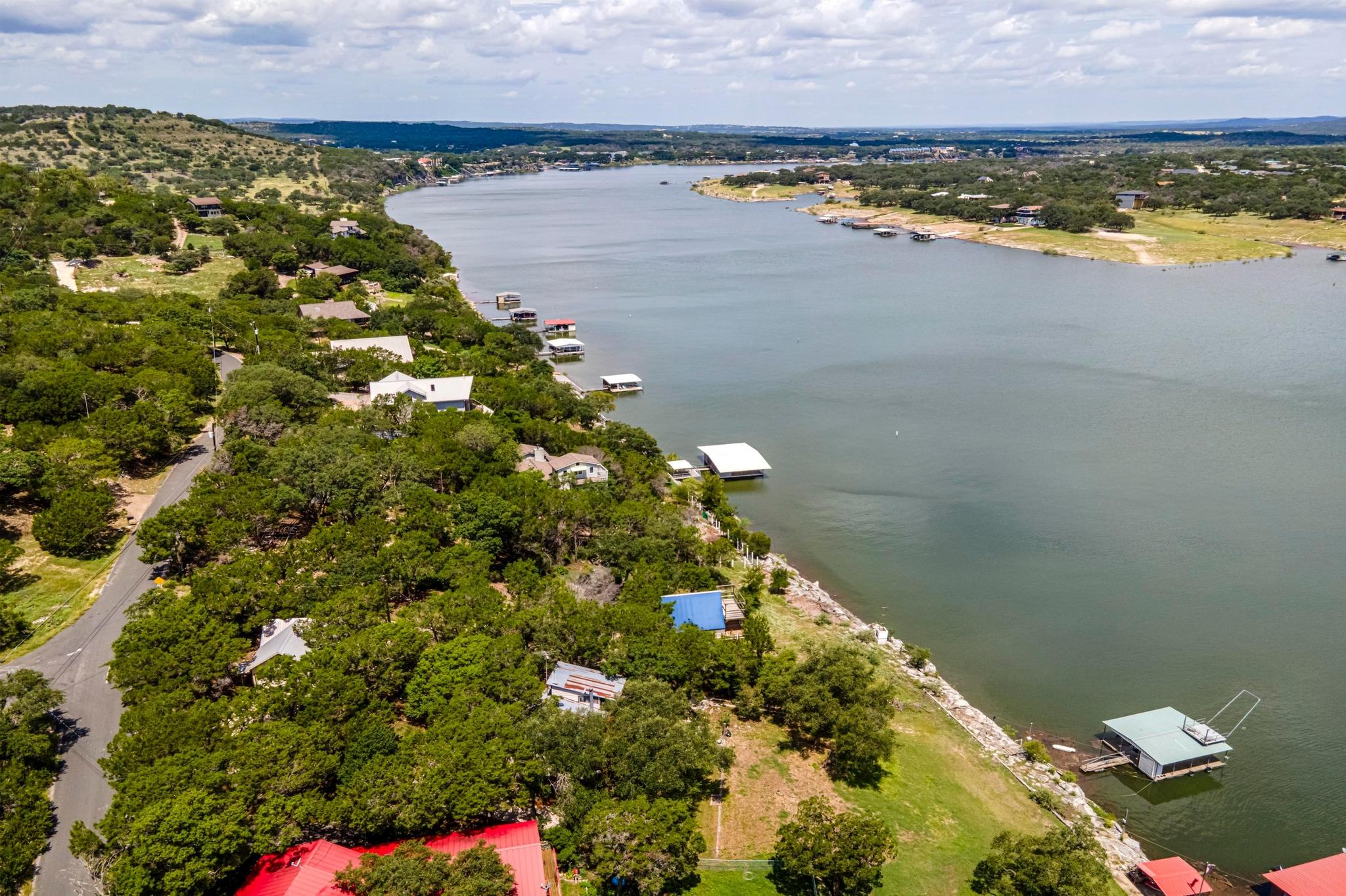 20926 W Lakeshore Dr, Spicewood, TX 78669
