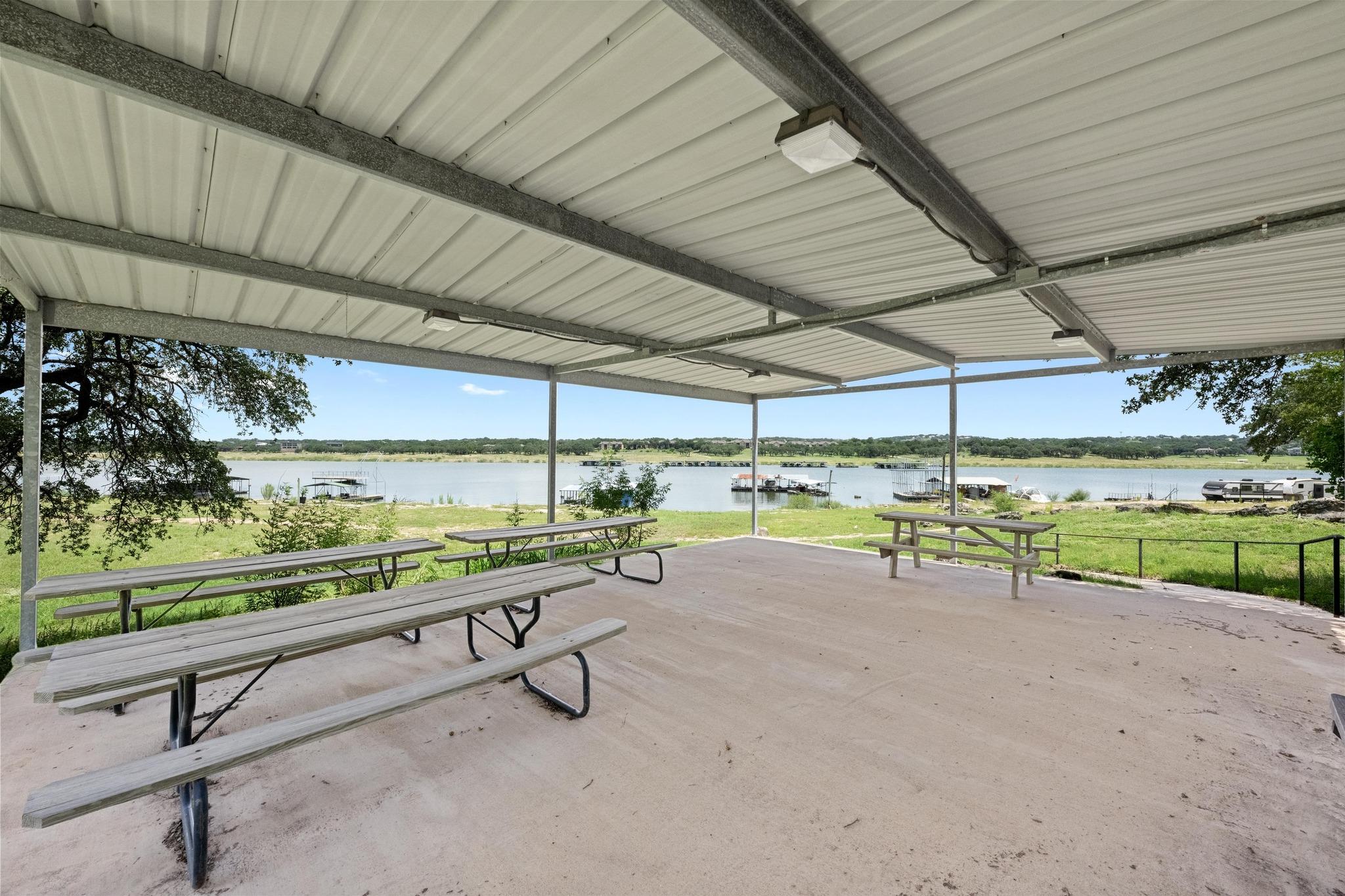 20926 W Lakeshore Dr, Spicewood, TX 78669