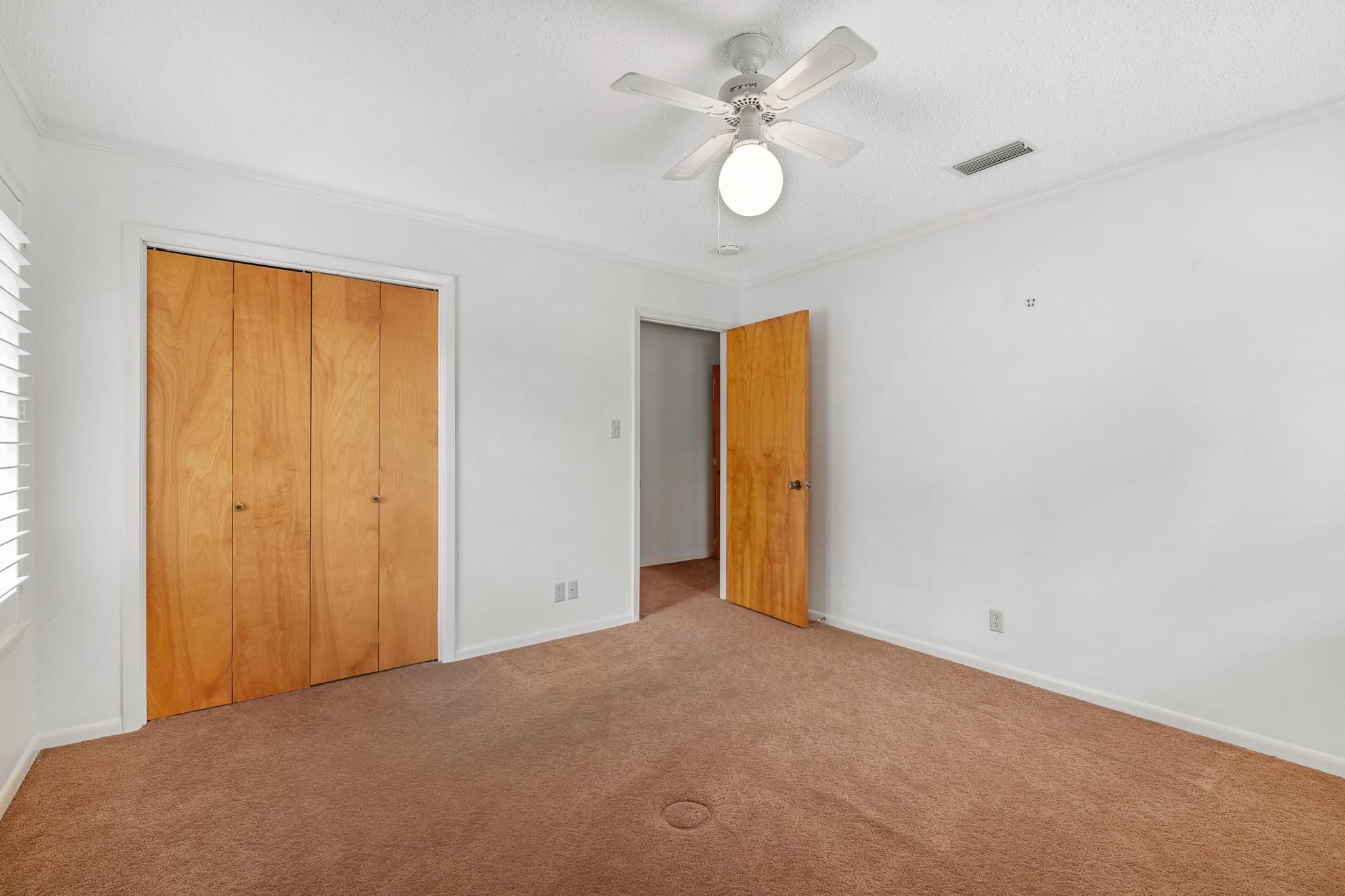 125 Hillview Dr, Luling, TX 78648