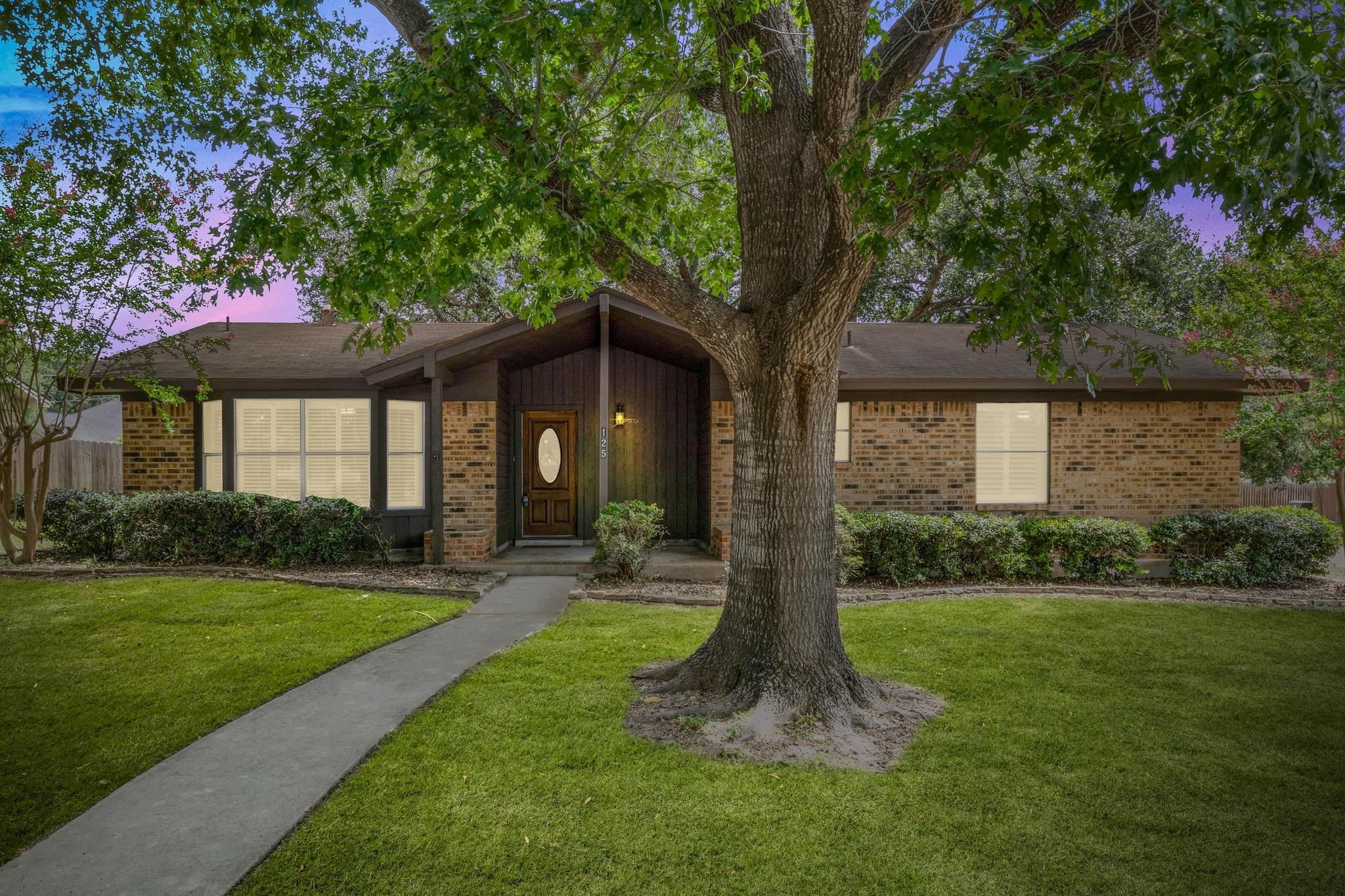 125 Hillview Dr, Luling, TX 78648