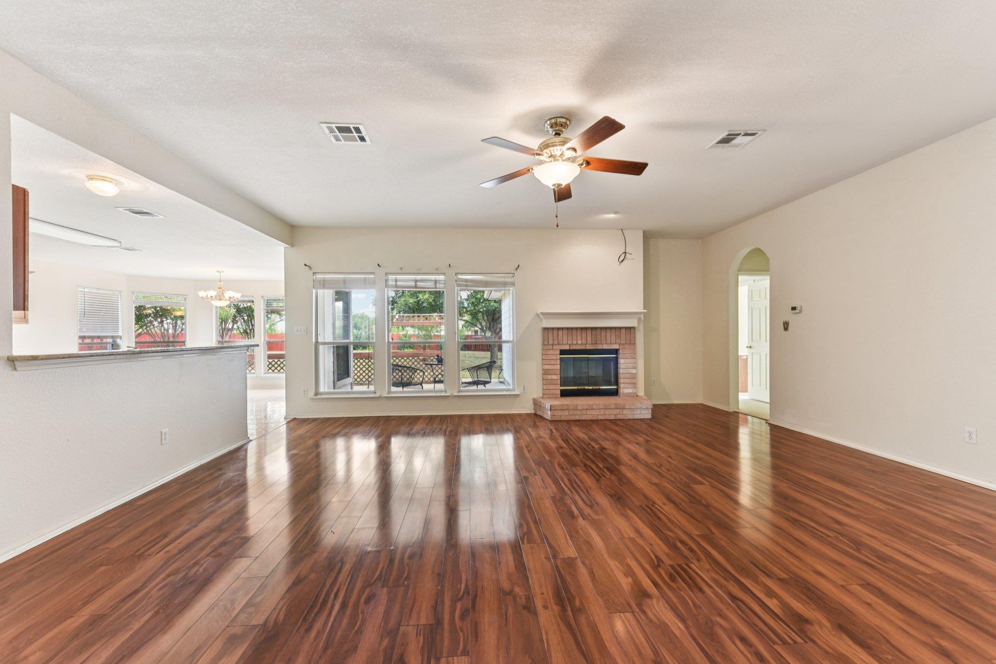 105 Guadalupe Dr, Hutto, TX 78634