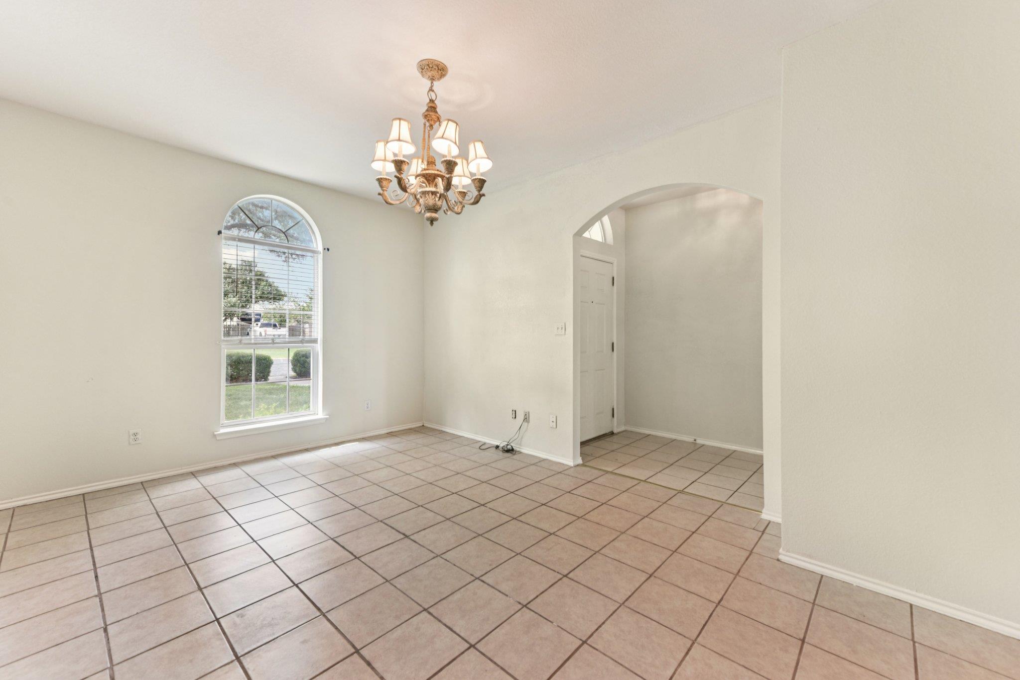 105 Guadalupe Dr, Hutto, TX 78634