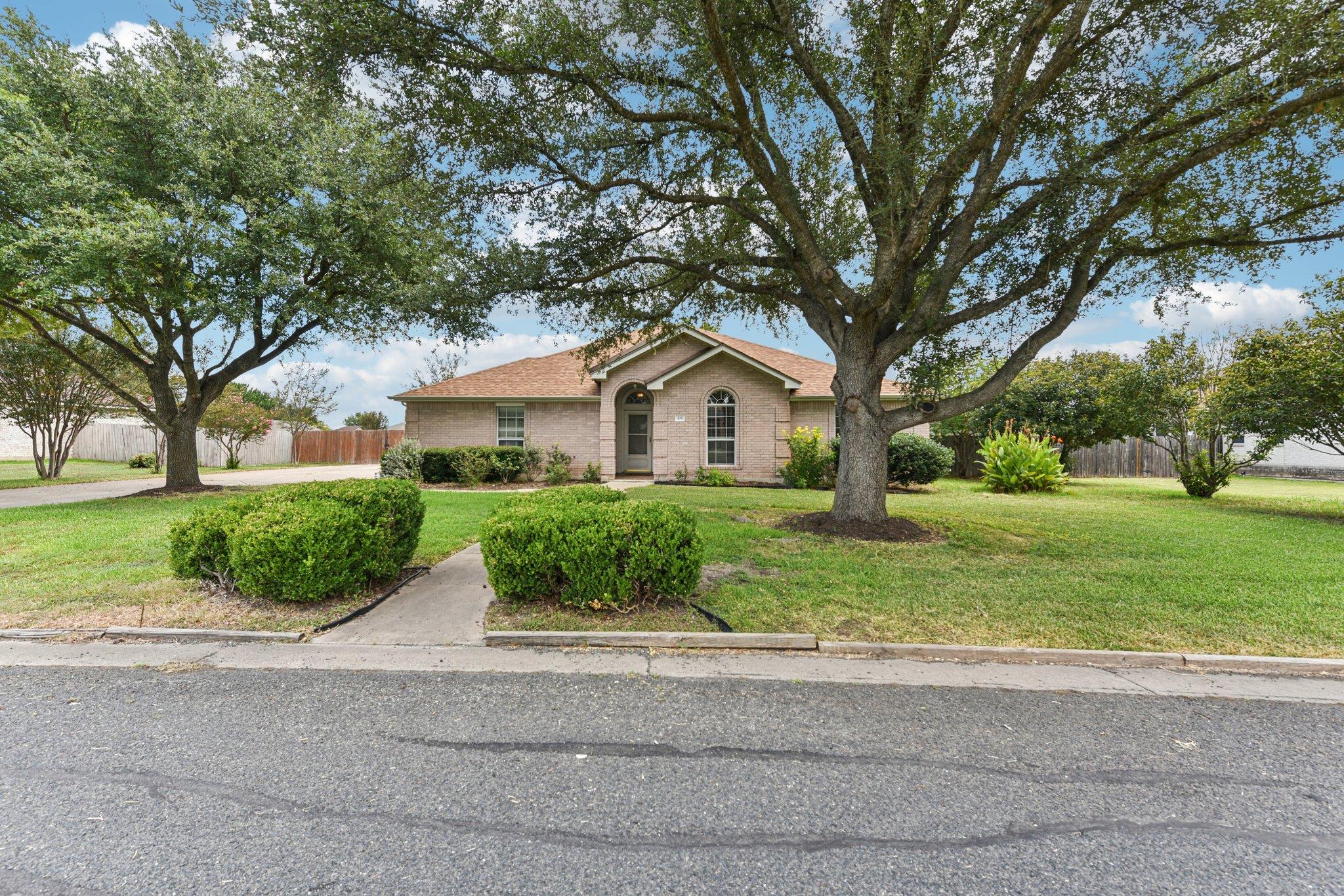105 Guadalupe Dr, Hutto, TX 78634