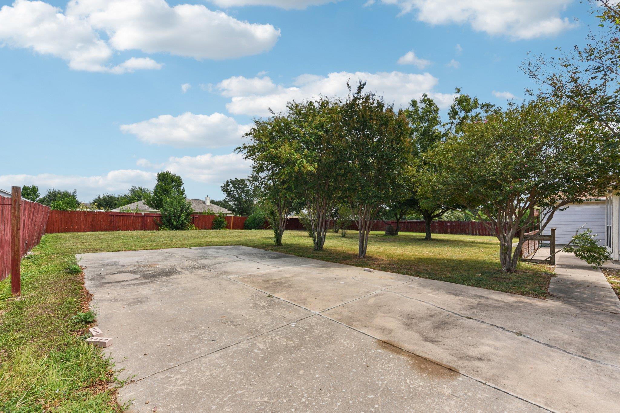 105 Guadalupe Dr, Hutto, TX 78634