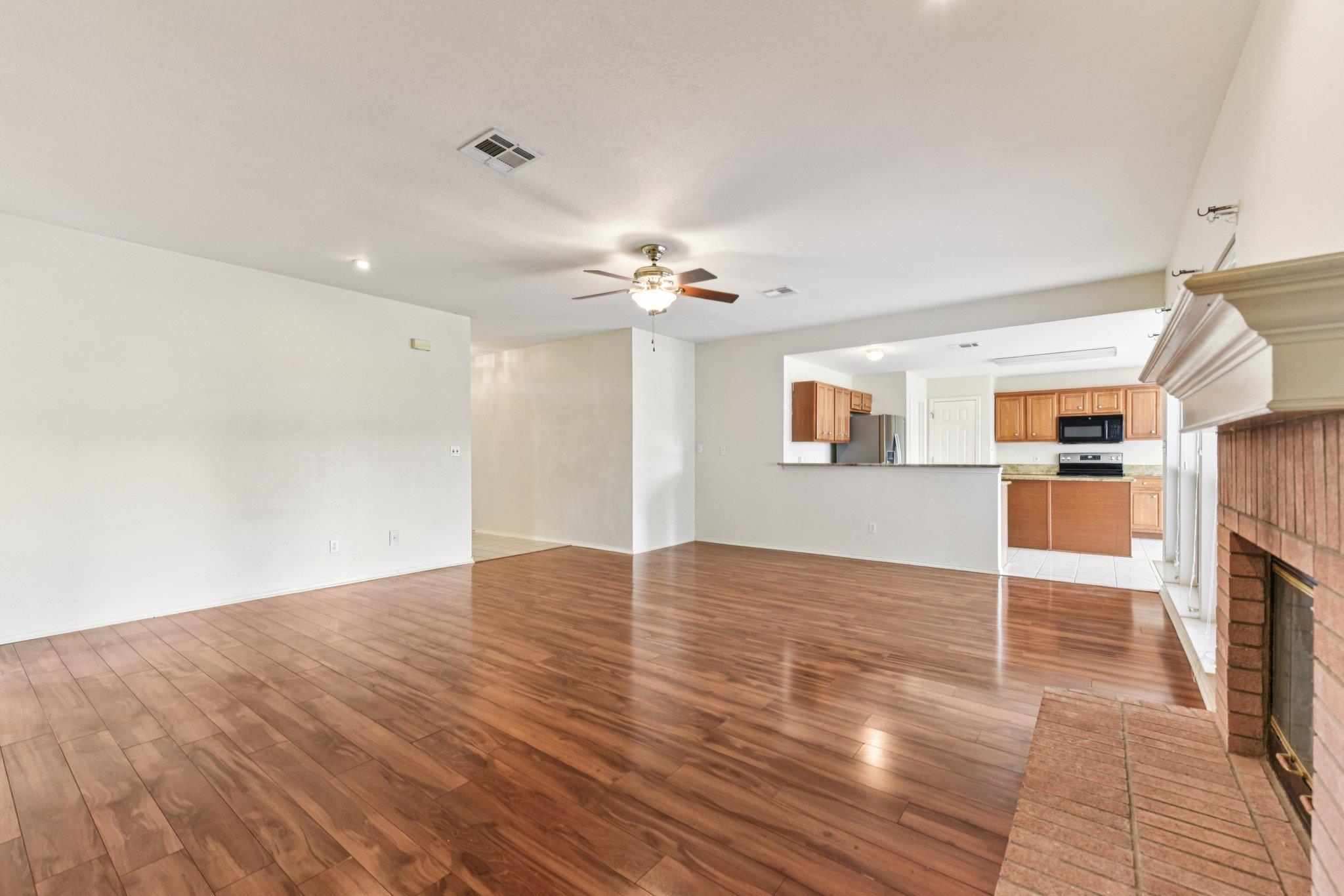 105 Guadalupe Dr, Hutto, TX 78634