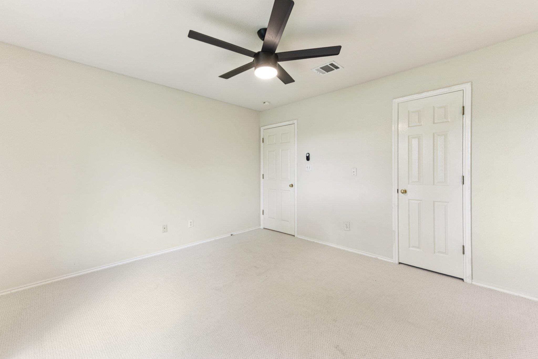 105 Guadalupe Dr, Hutto, TX 78634