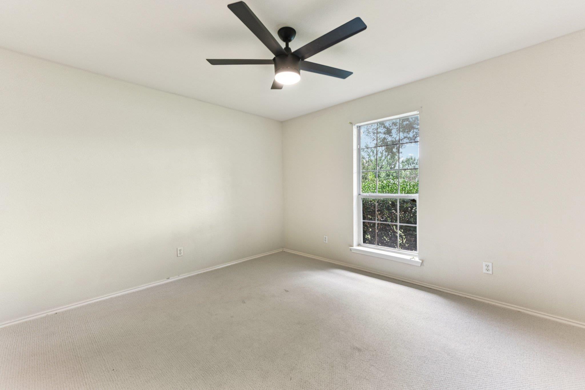 105 Guadalupe Dr, Hutto, TX 78634