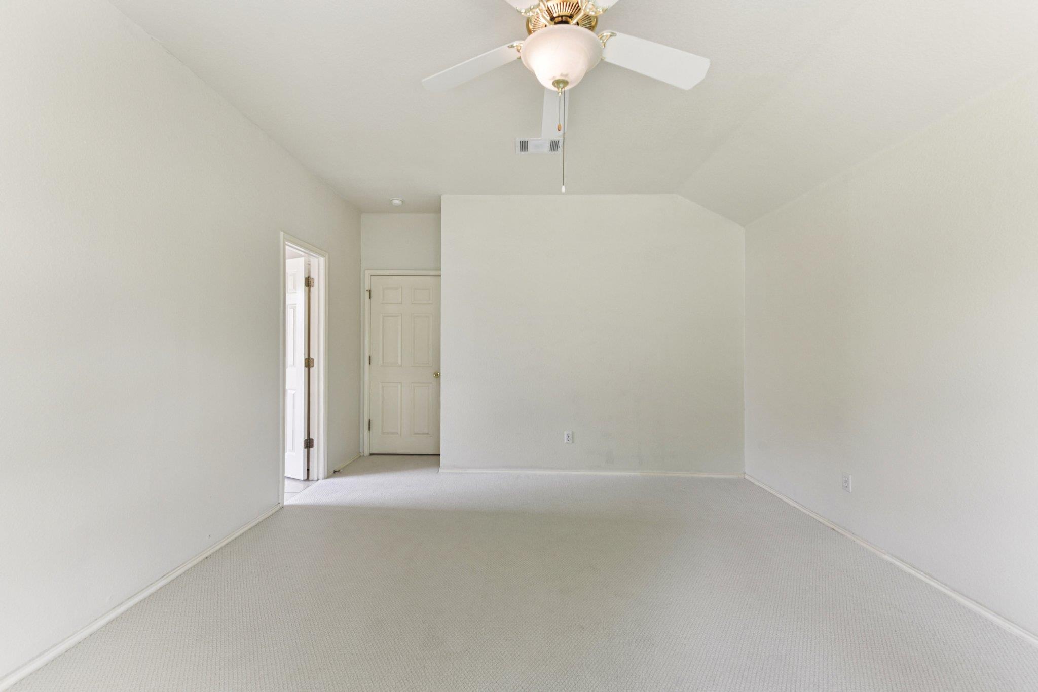 105 Guadalupe Dr, Hutto, TX 78634