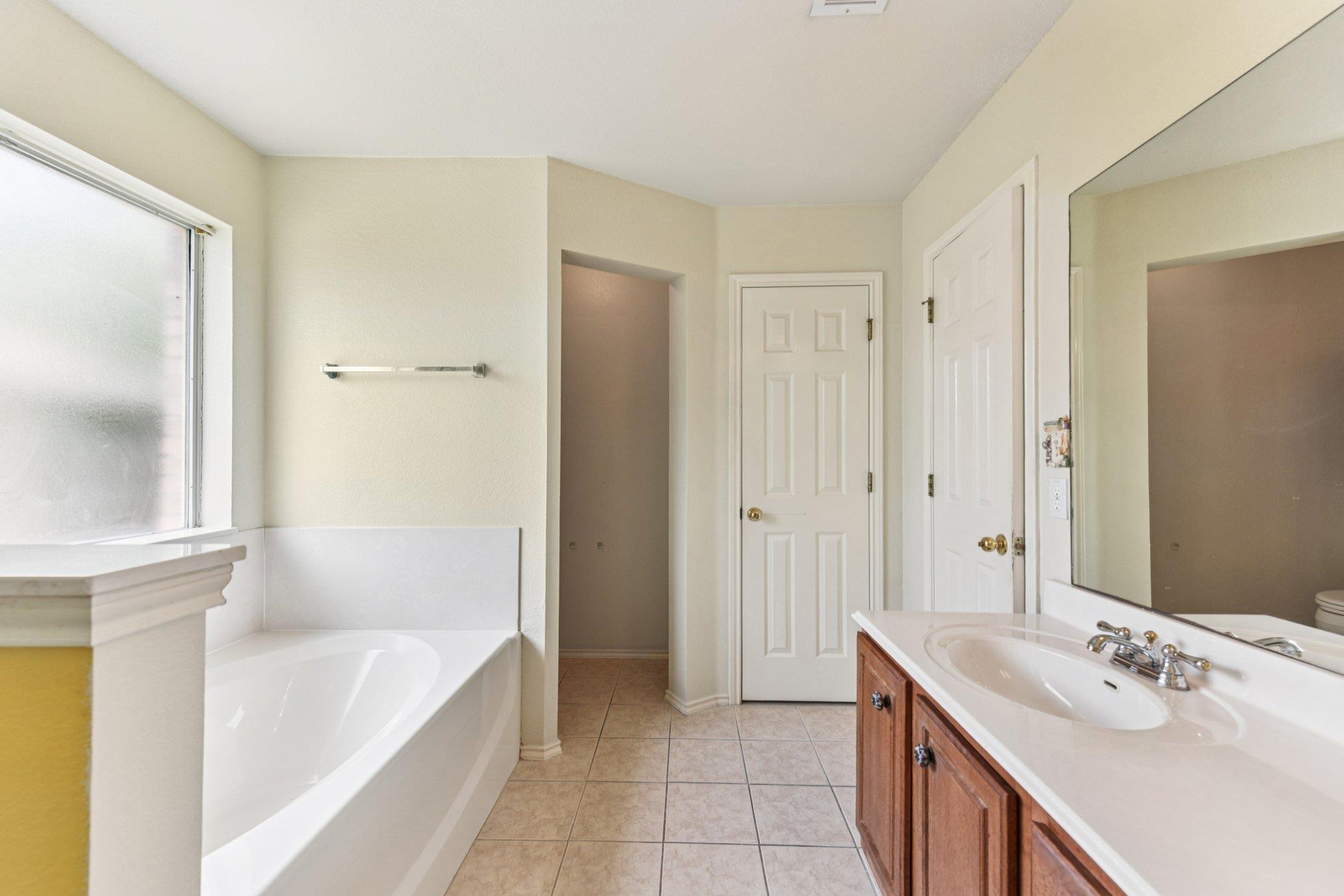 105 Guadalupe Dr, Hutto, TX 78634