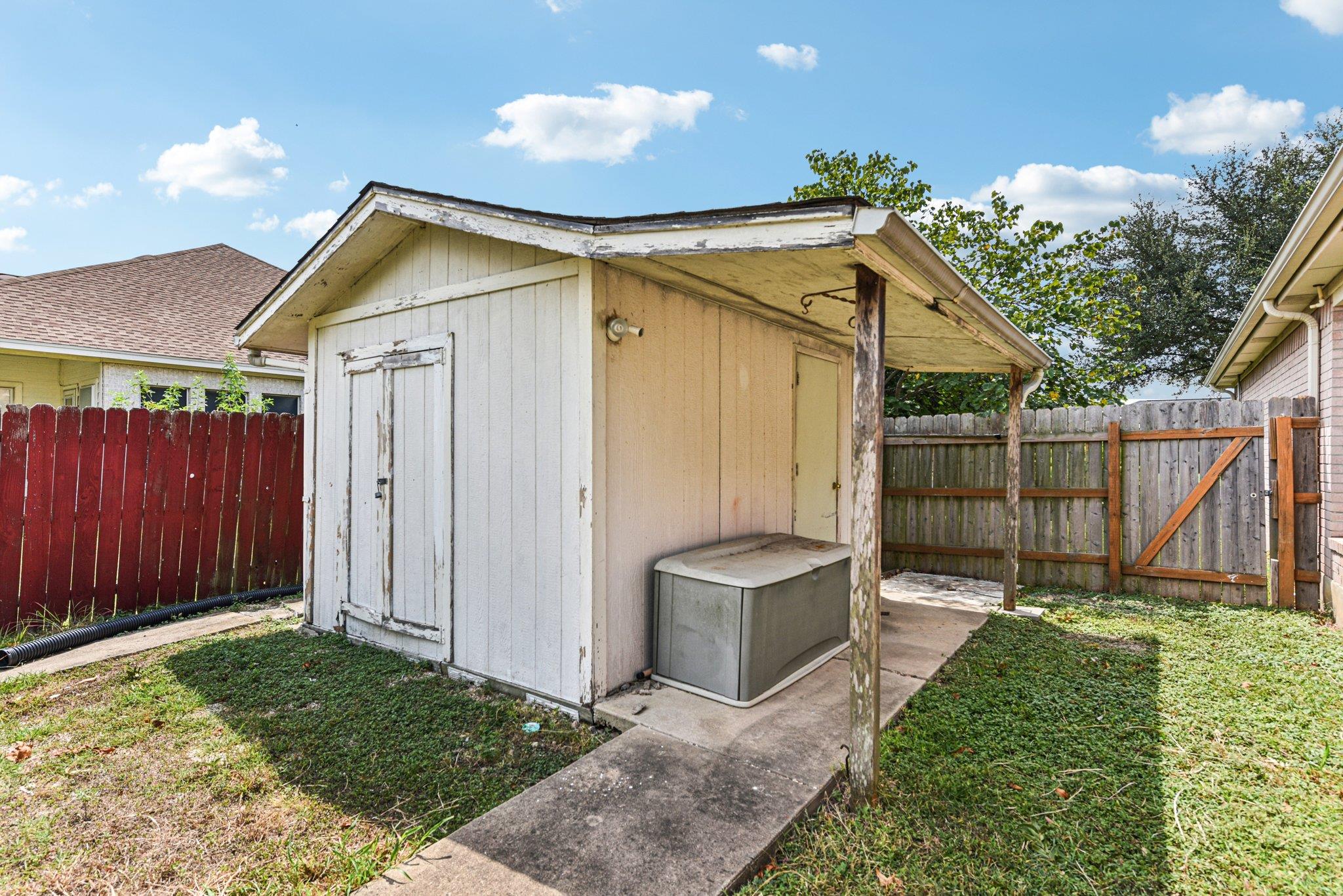 105 Guadalupe Dr, Hutto, TX 78634