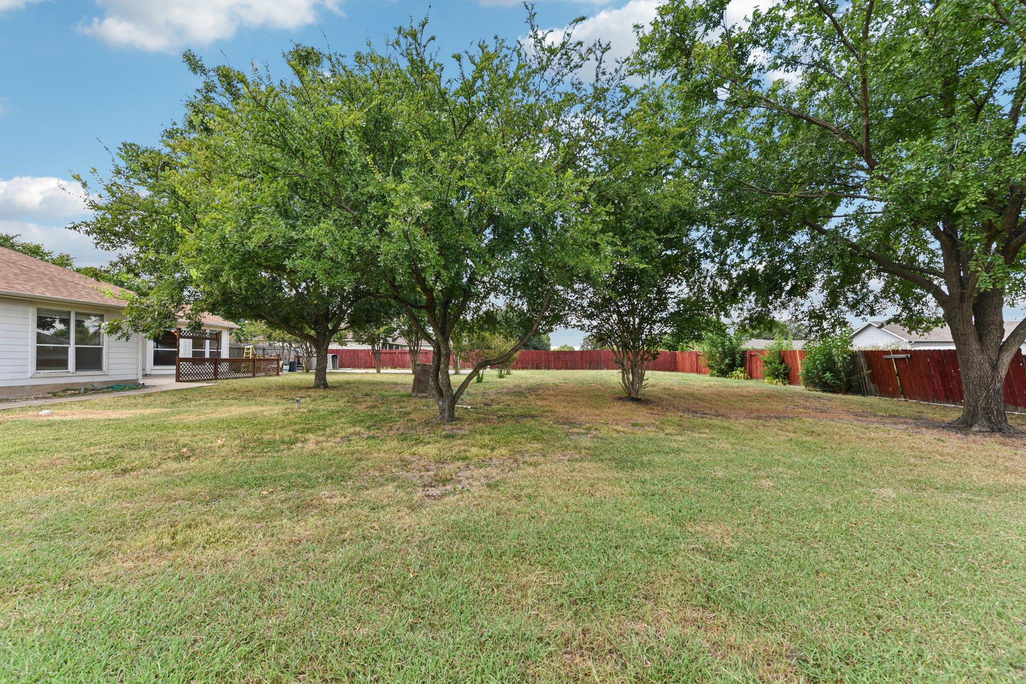 105 Guadalupe Dr, Hutto, TX 78634