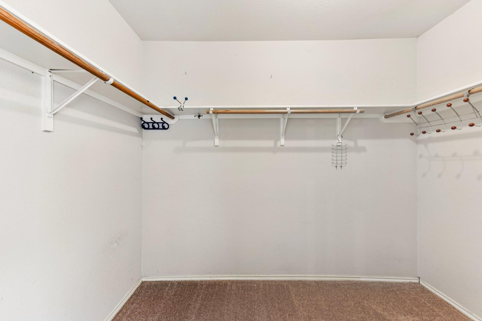 105 Guadalupe Dr, Hutto, TX 78634