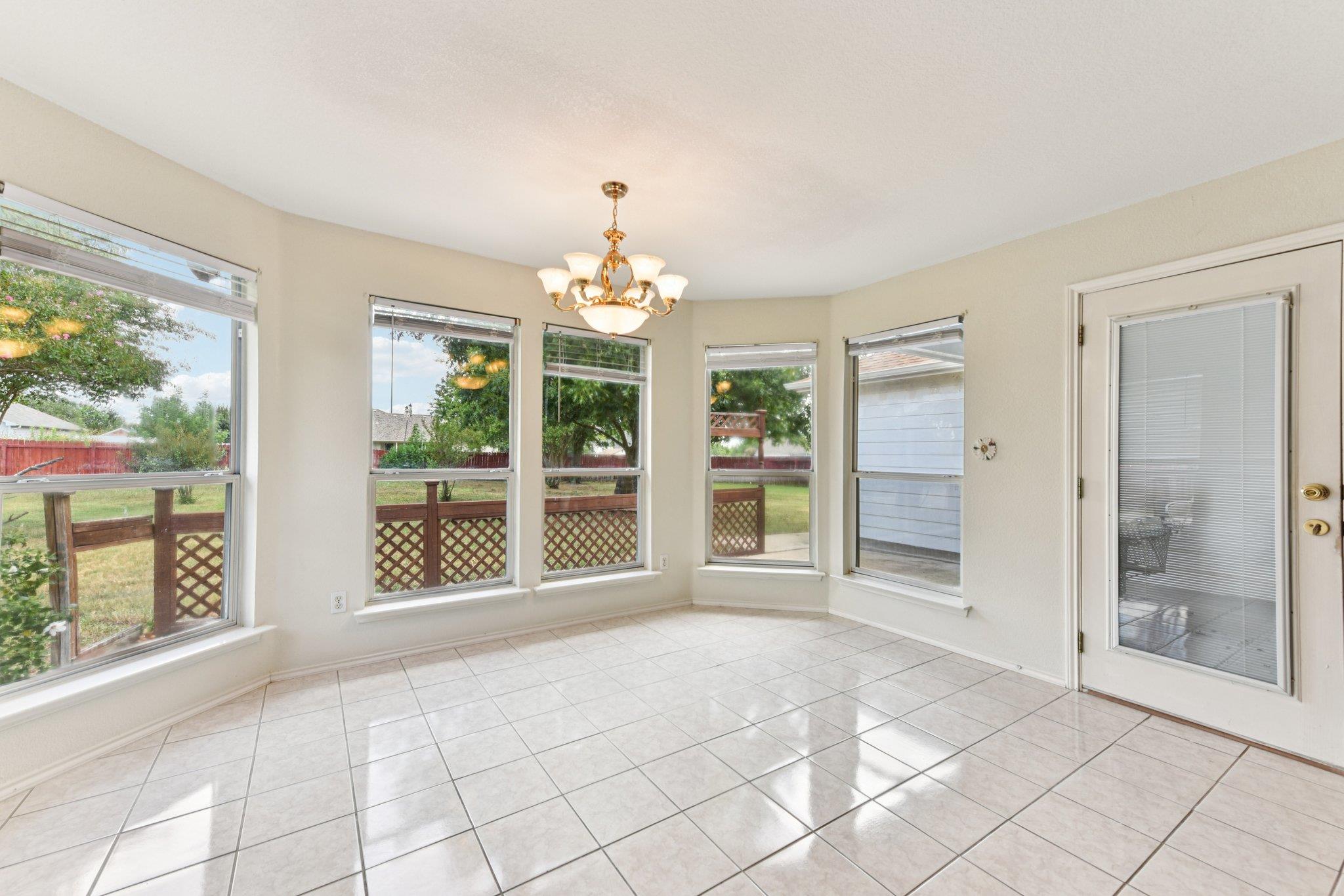 105 Guadalupe Dr, Hutto, TX 78634