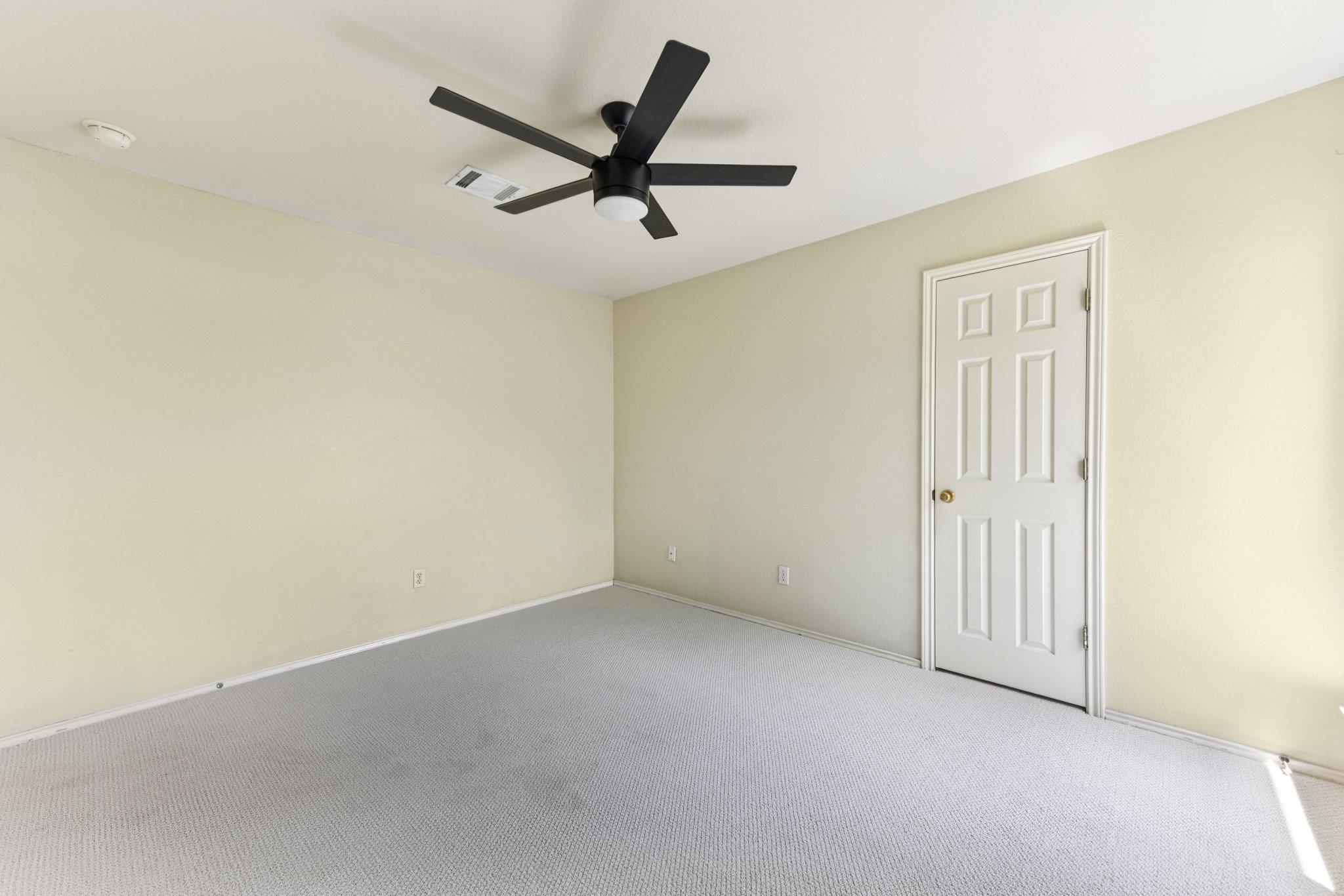 105 Guadalupe Dr, Hutto, TX 78634