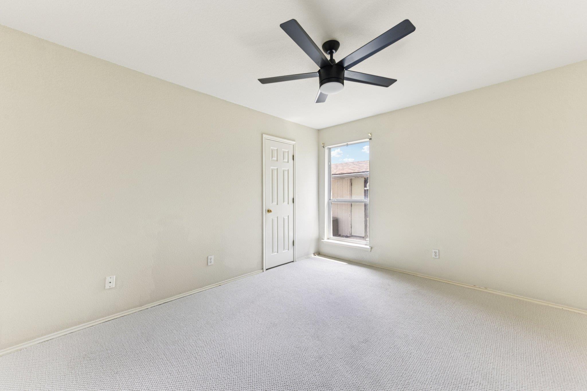 105 Guadalupe Dr, Hutto, TX 78634