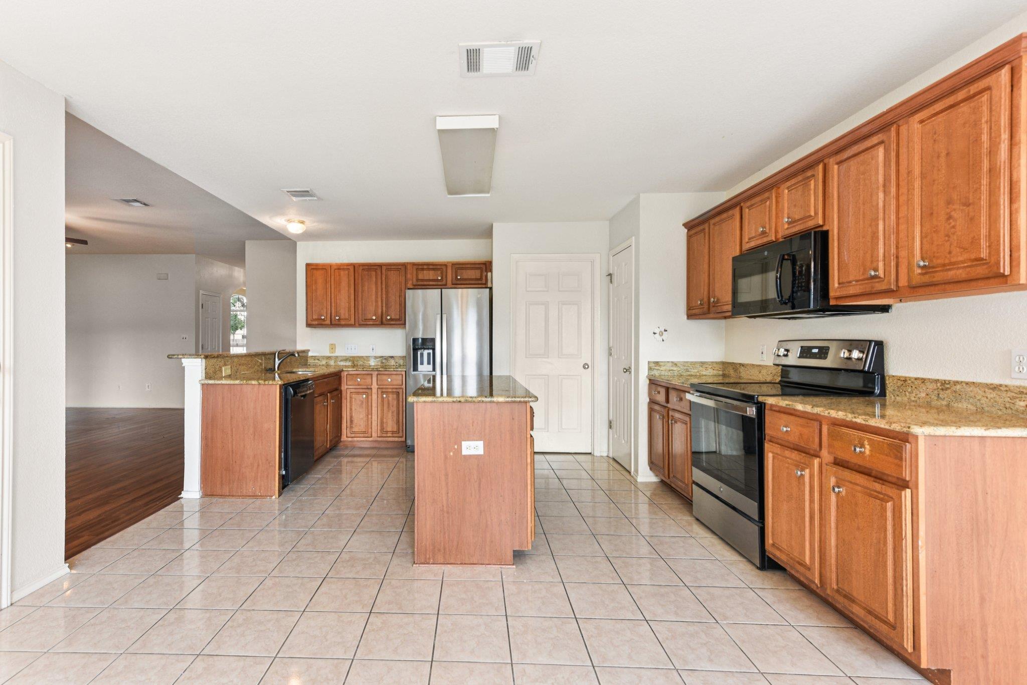 105 Guadalupe Dr, Hutto, TX 78634