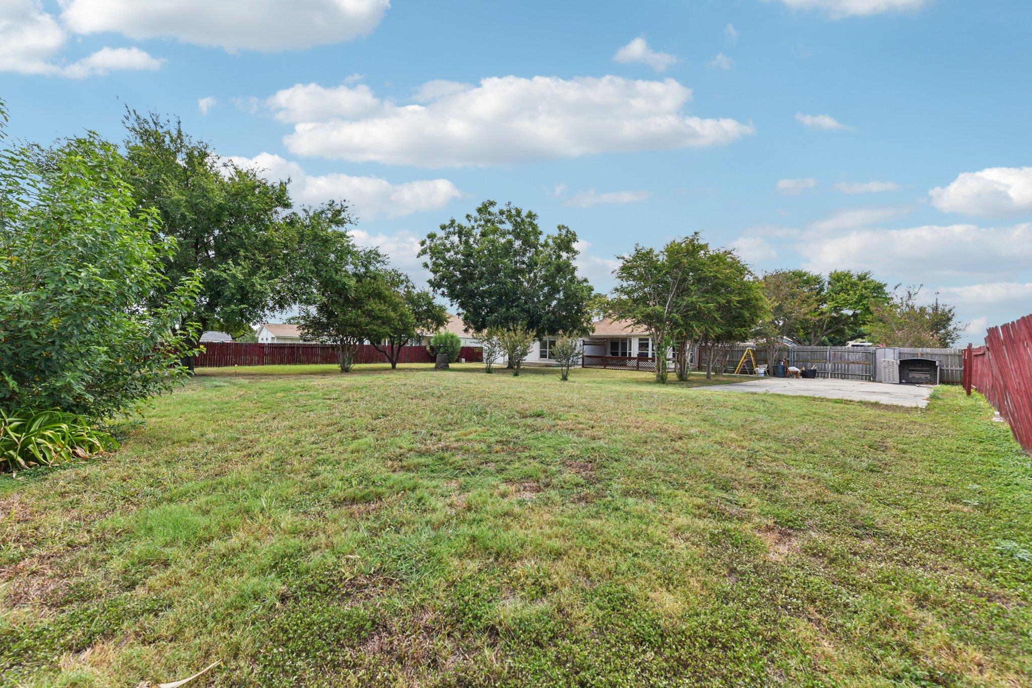 105 Guadalupe Dr, Hutto, TX 78634
