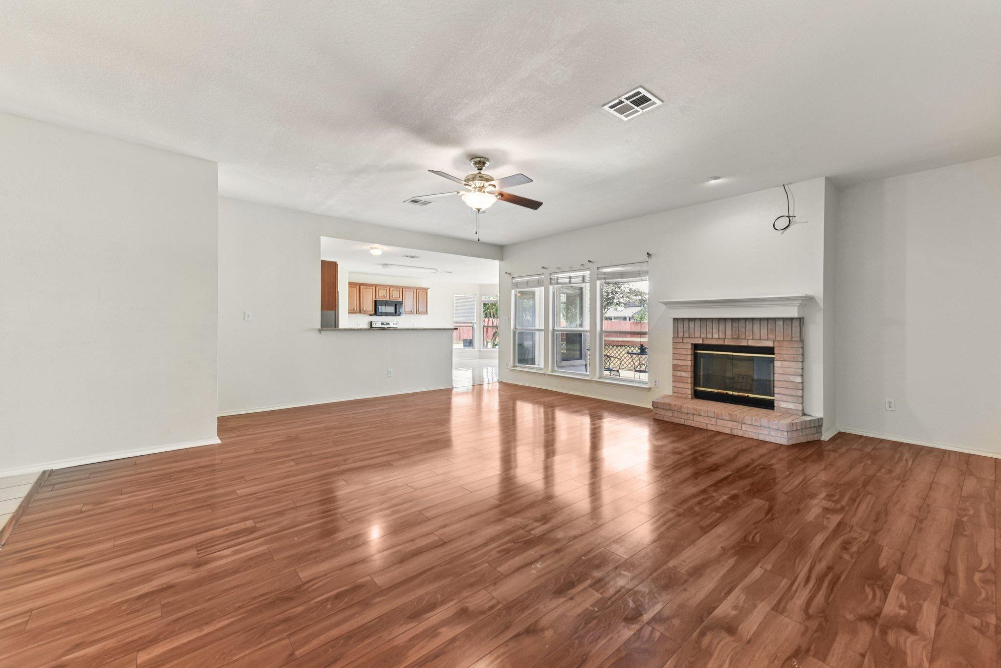 105 Guadalupe Dr, Hutto, TX 78634