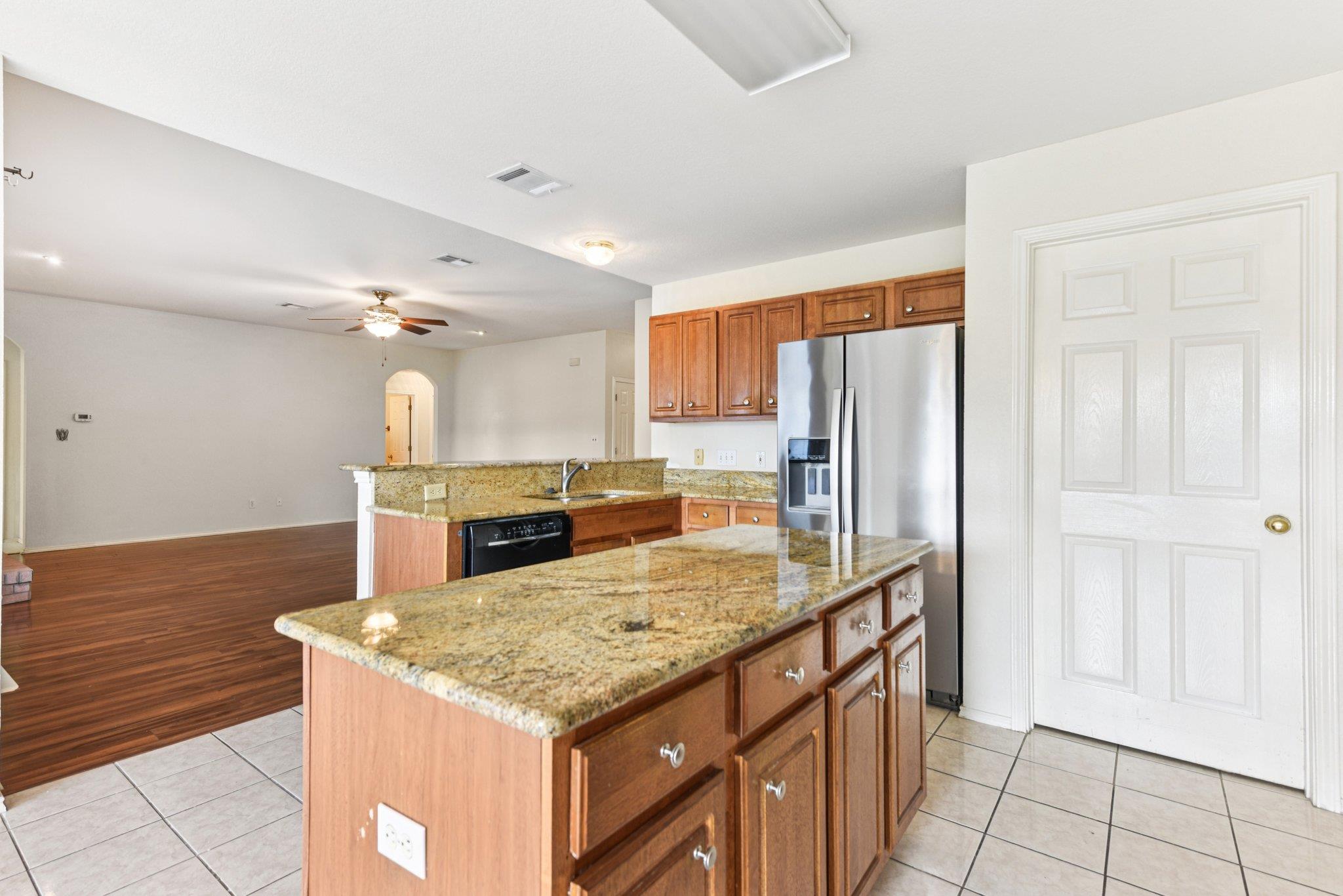 105 Guadalupe Dr, Hutto, TX 78634