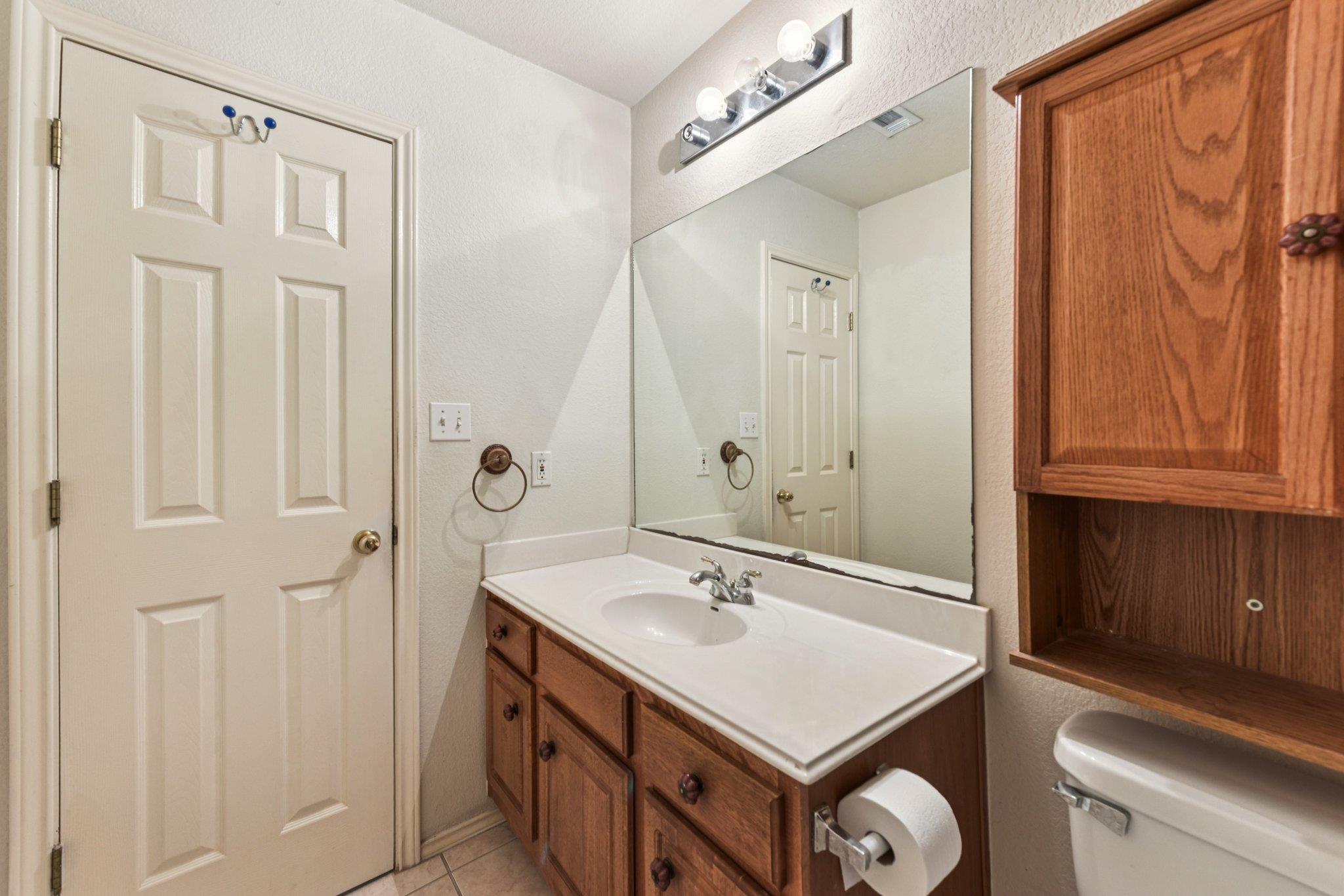 105 Guadalupe Dr, Hutto, TX 78634