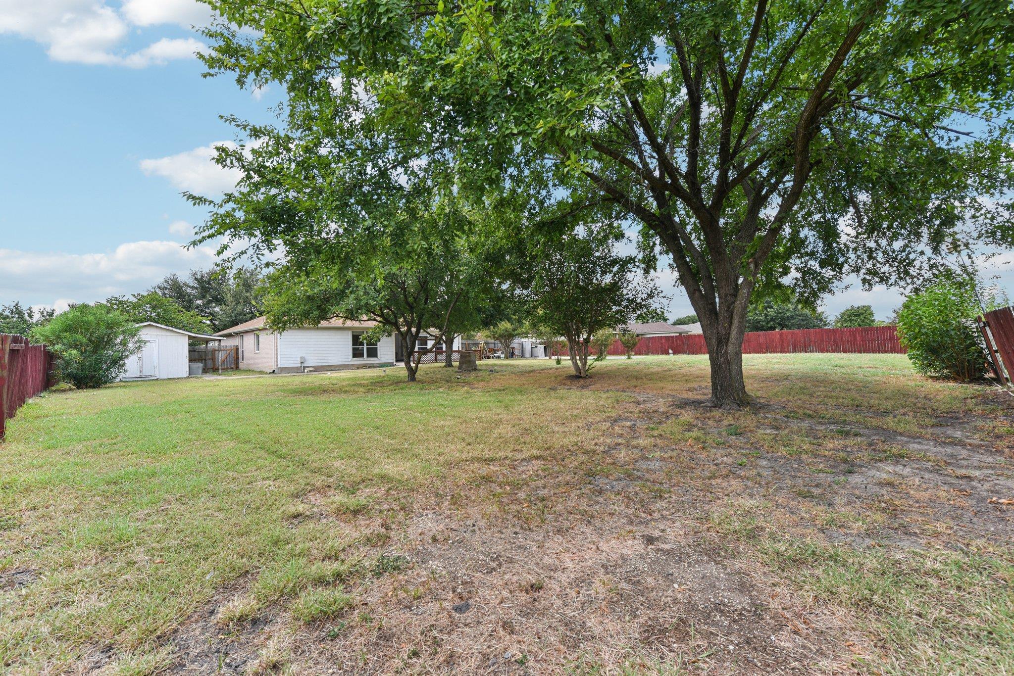 105 Guadalupe Dr, Hutto, TX 78634