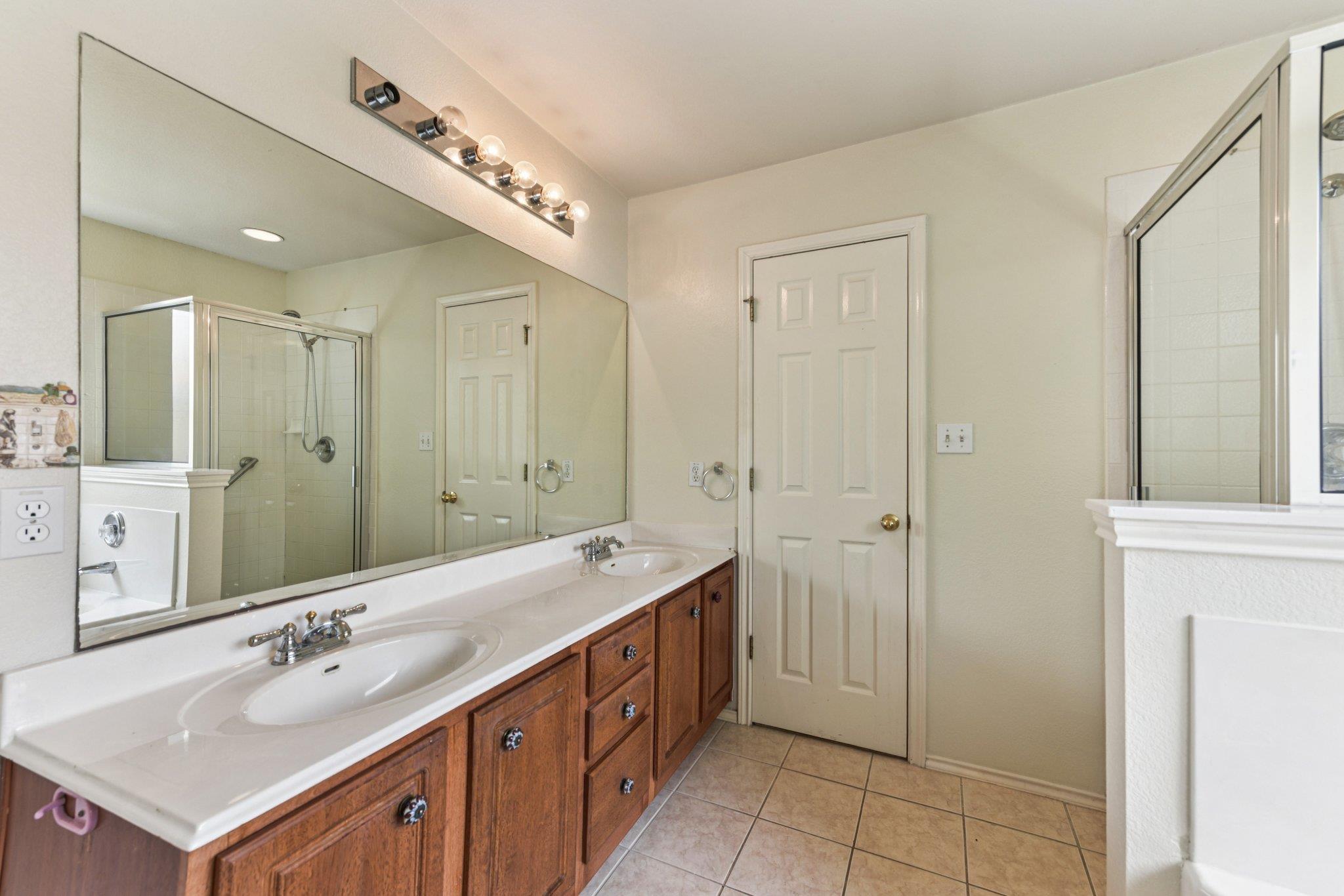 105 Guadalupe Dr, Hutto, TX 78634