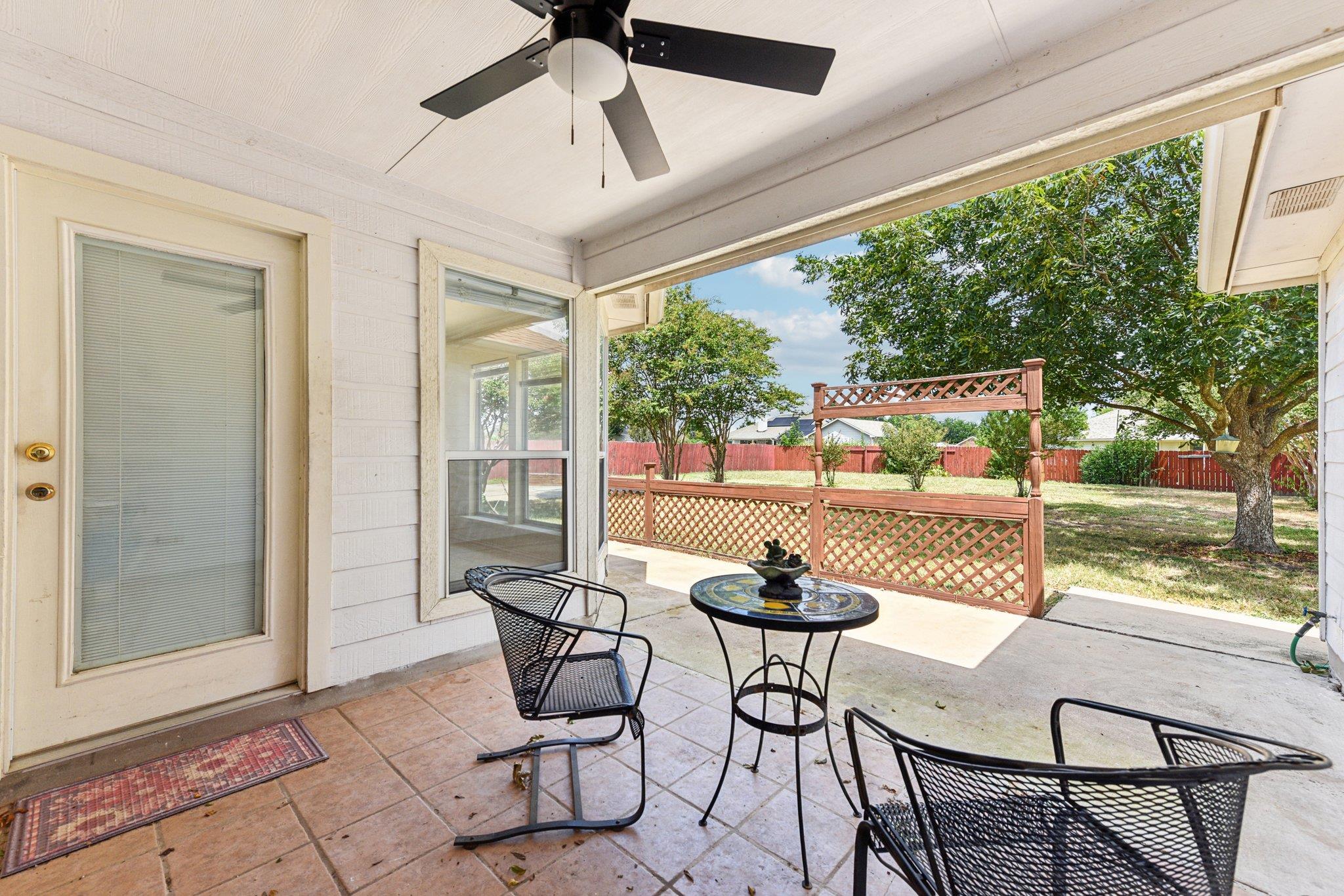 105 Guadalupe Dr, Hutto, TX 78634