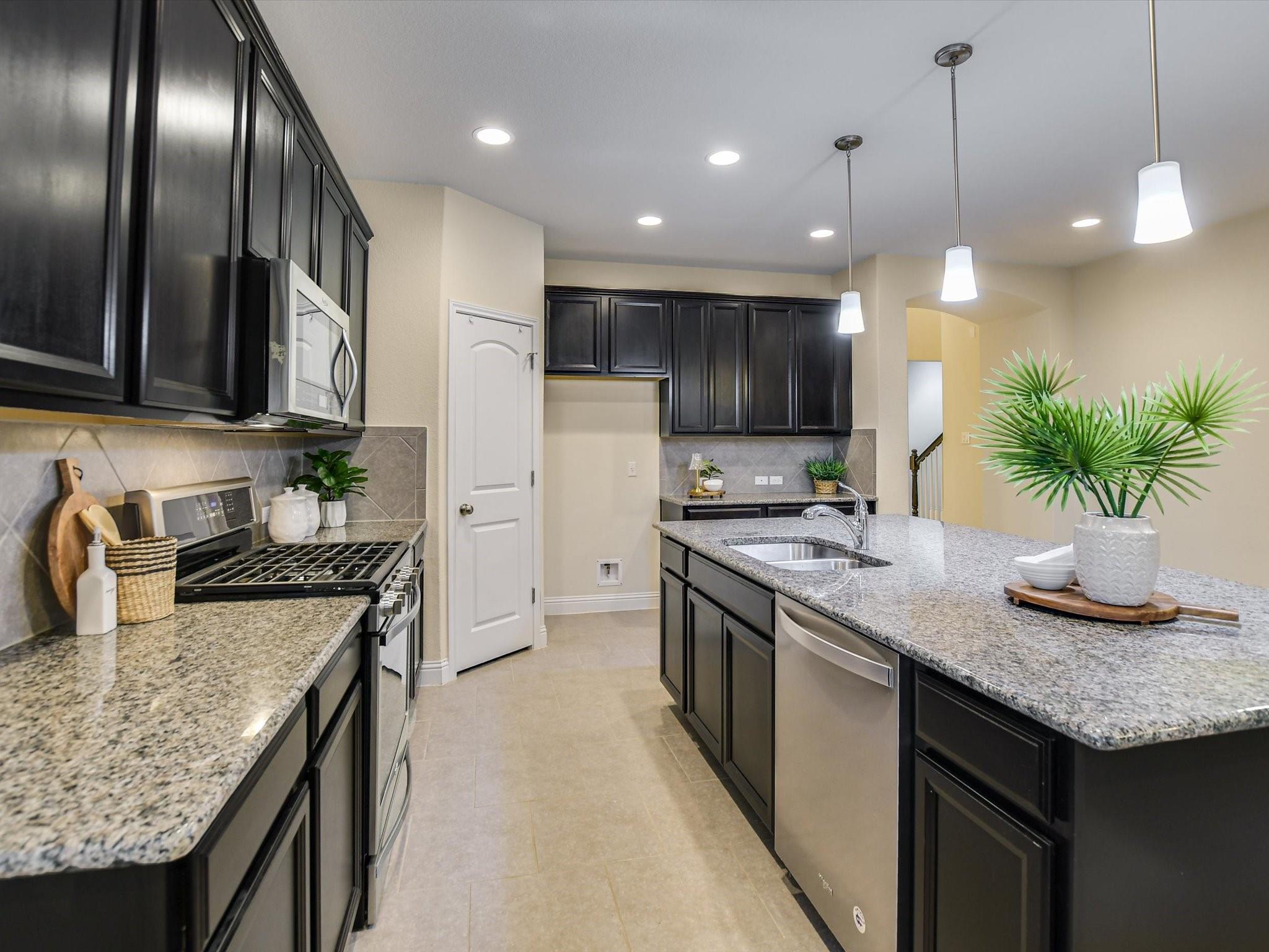 8061 Massa Dr, Round Rock, TX 78665