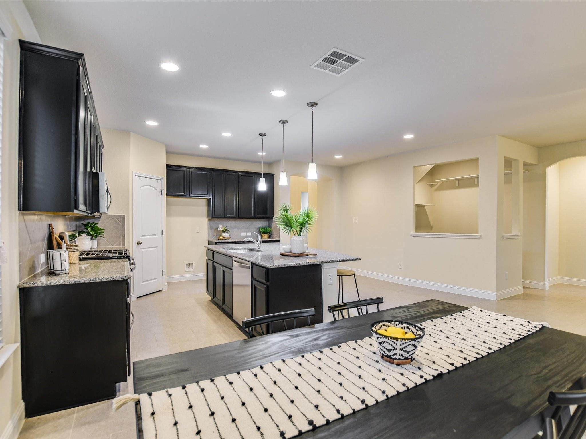 8061 Massa Dr, Round Rock, TX 78665