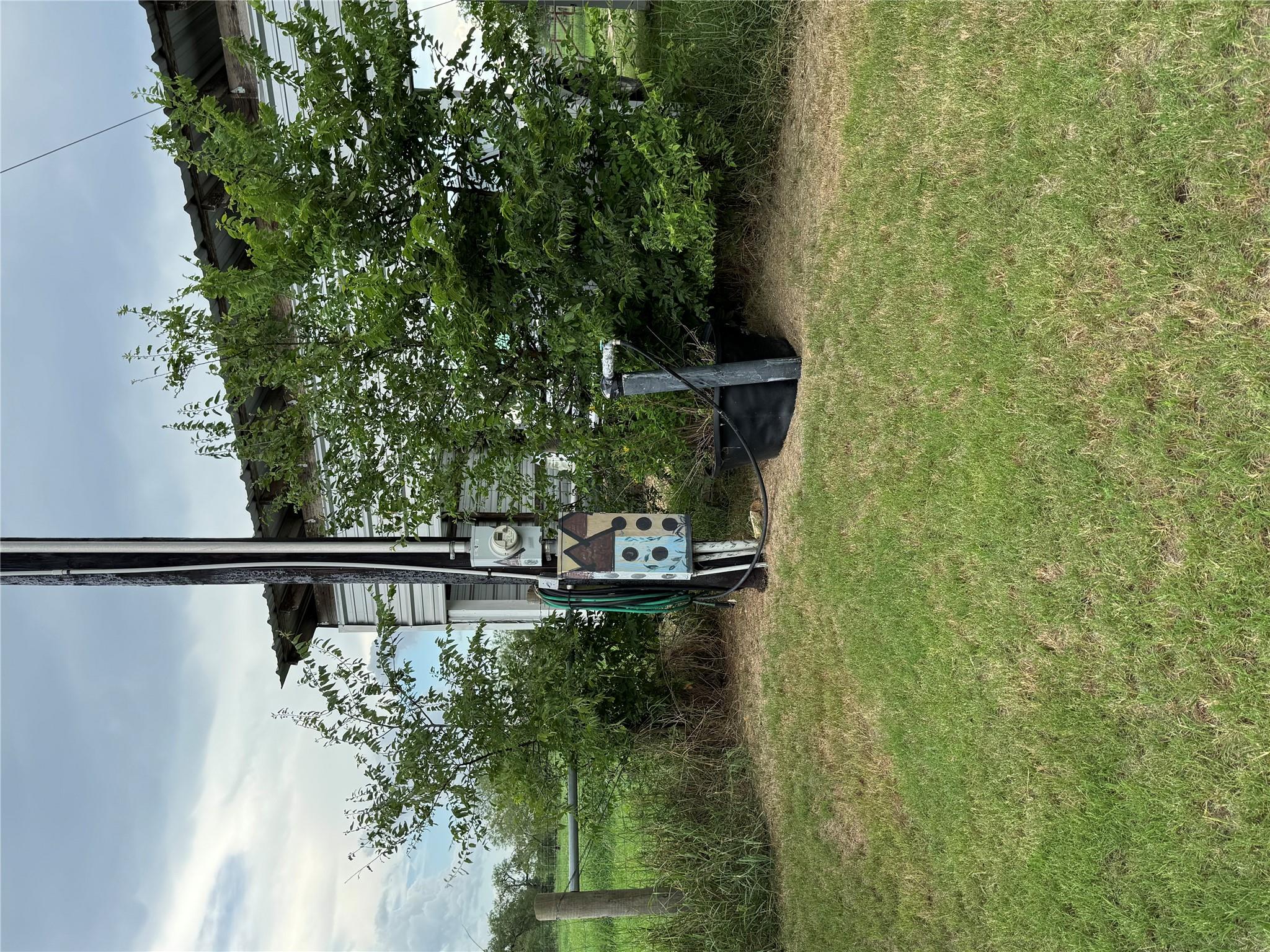 674 County Road 447, Waelder, TX 78959