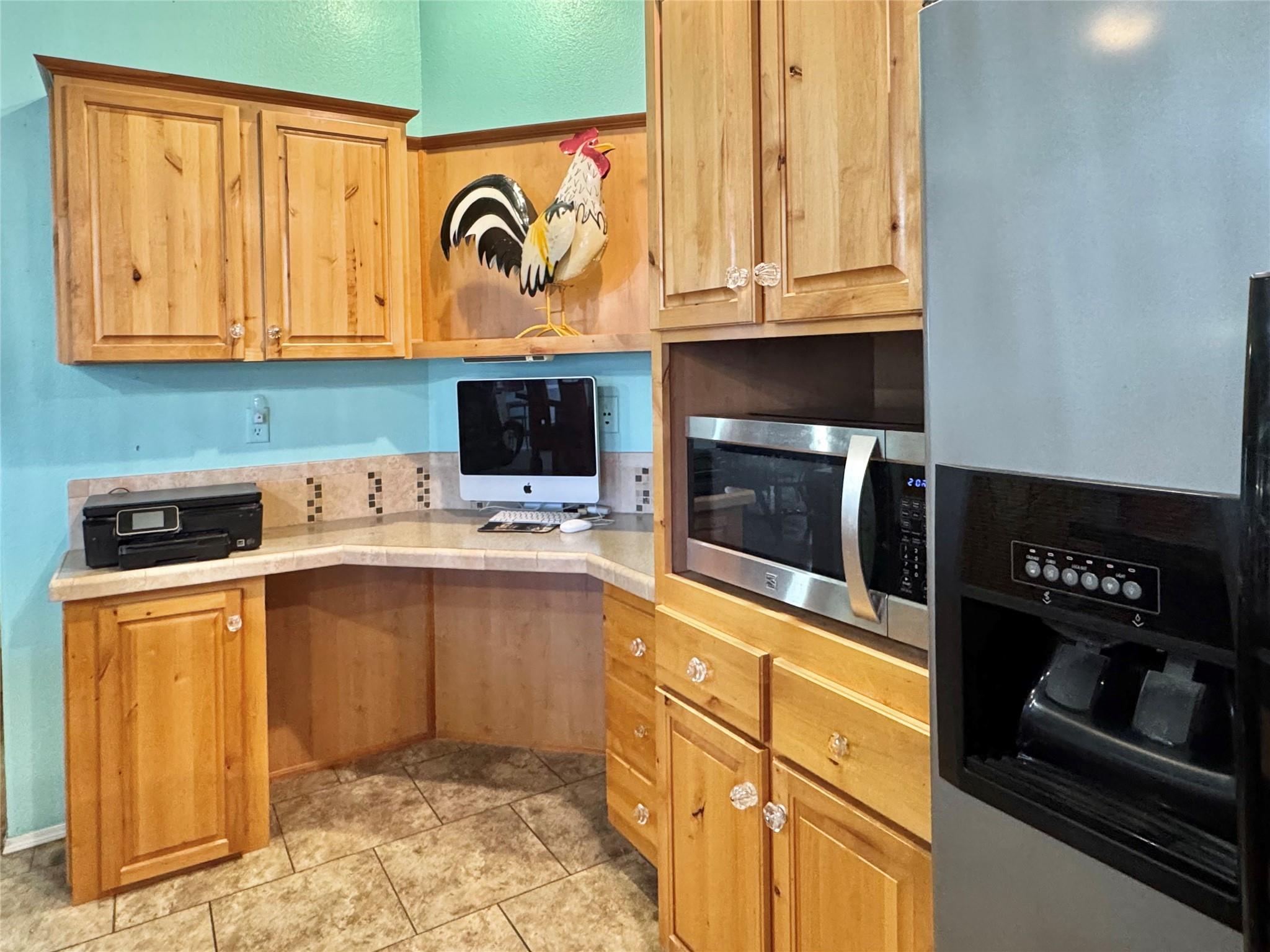 674 County Road 447, Waelder, TX 78959