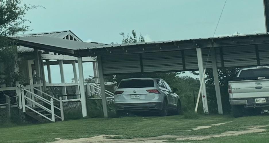 674 County Road 447, Waelder, TX 78959