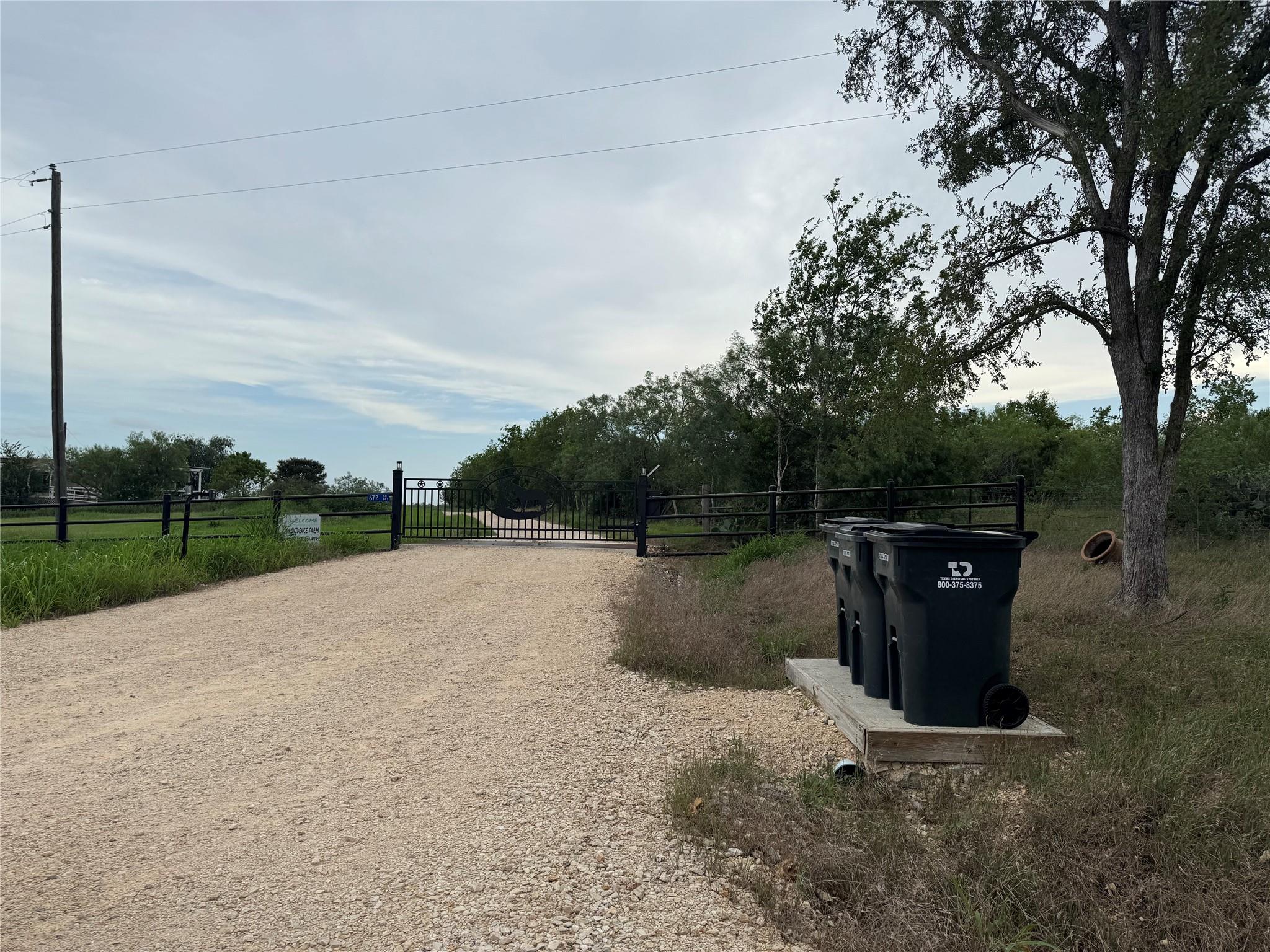 674 County Road 447, Waelder, TX 78959