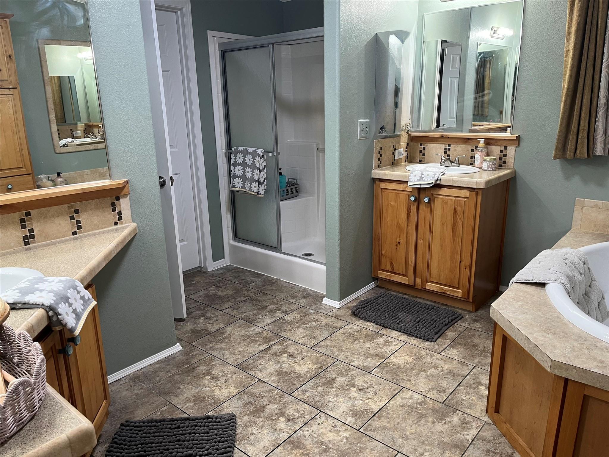 674 County Road 447, Waelder, TX 78959