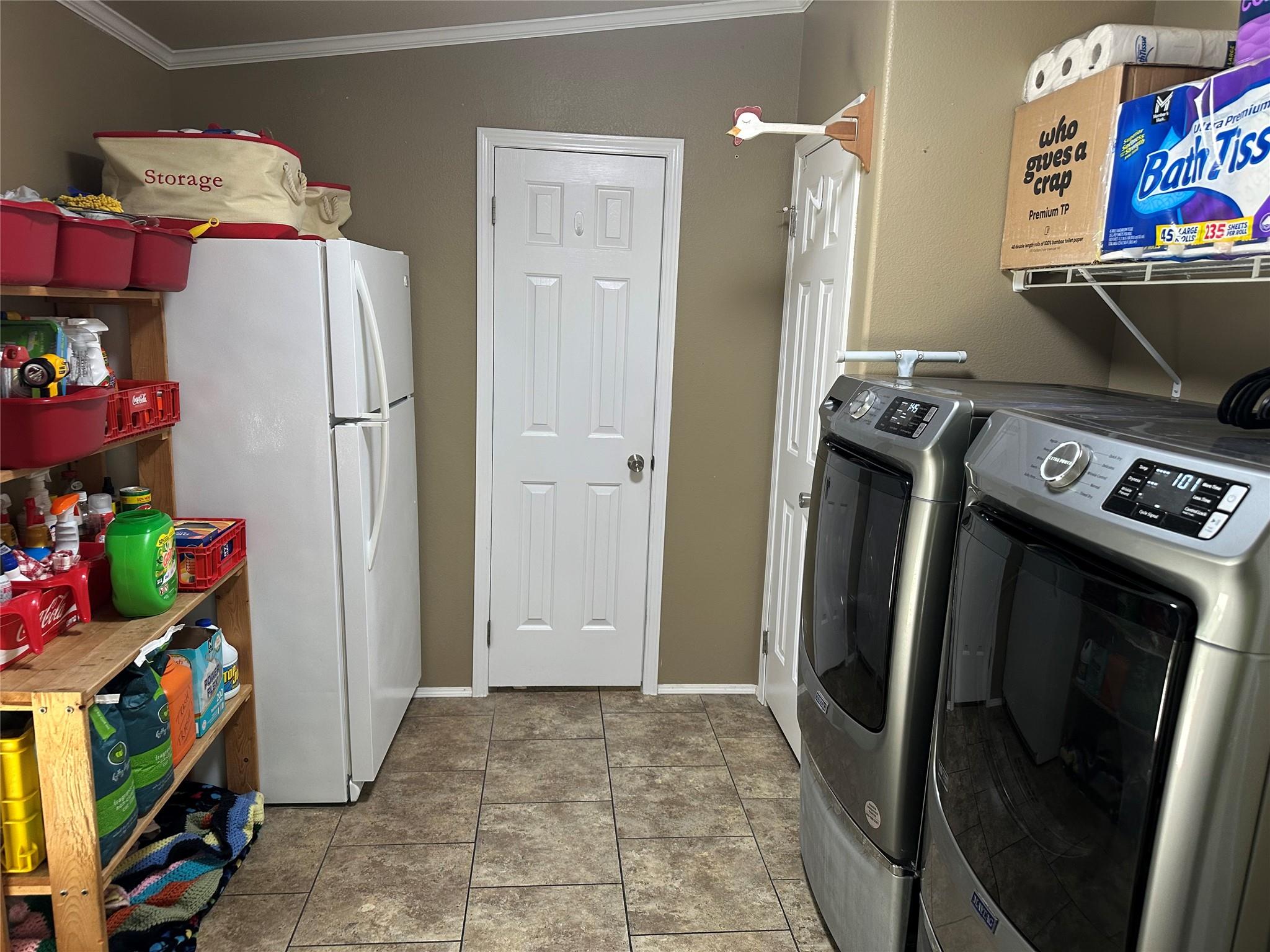 674 County Road 447, Waelder, TX 78959