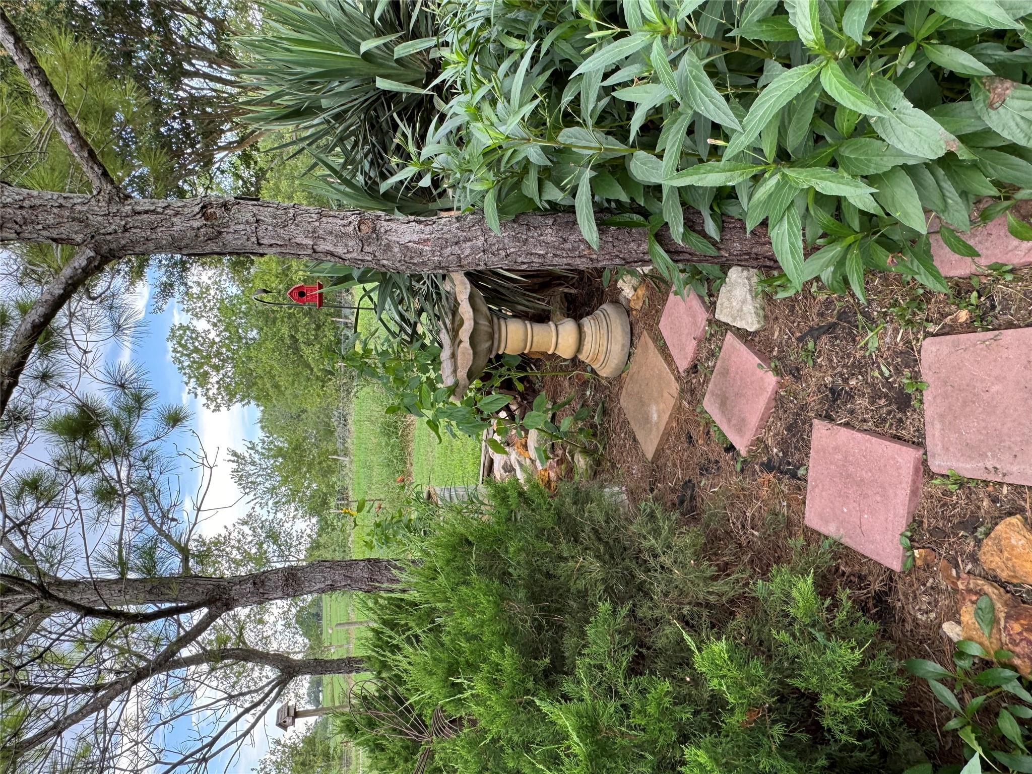 674 County Road 447, Waelder, TX 78959
