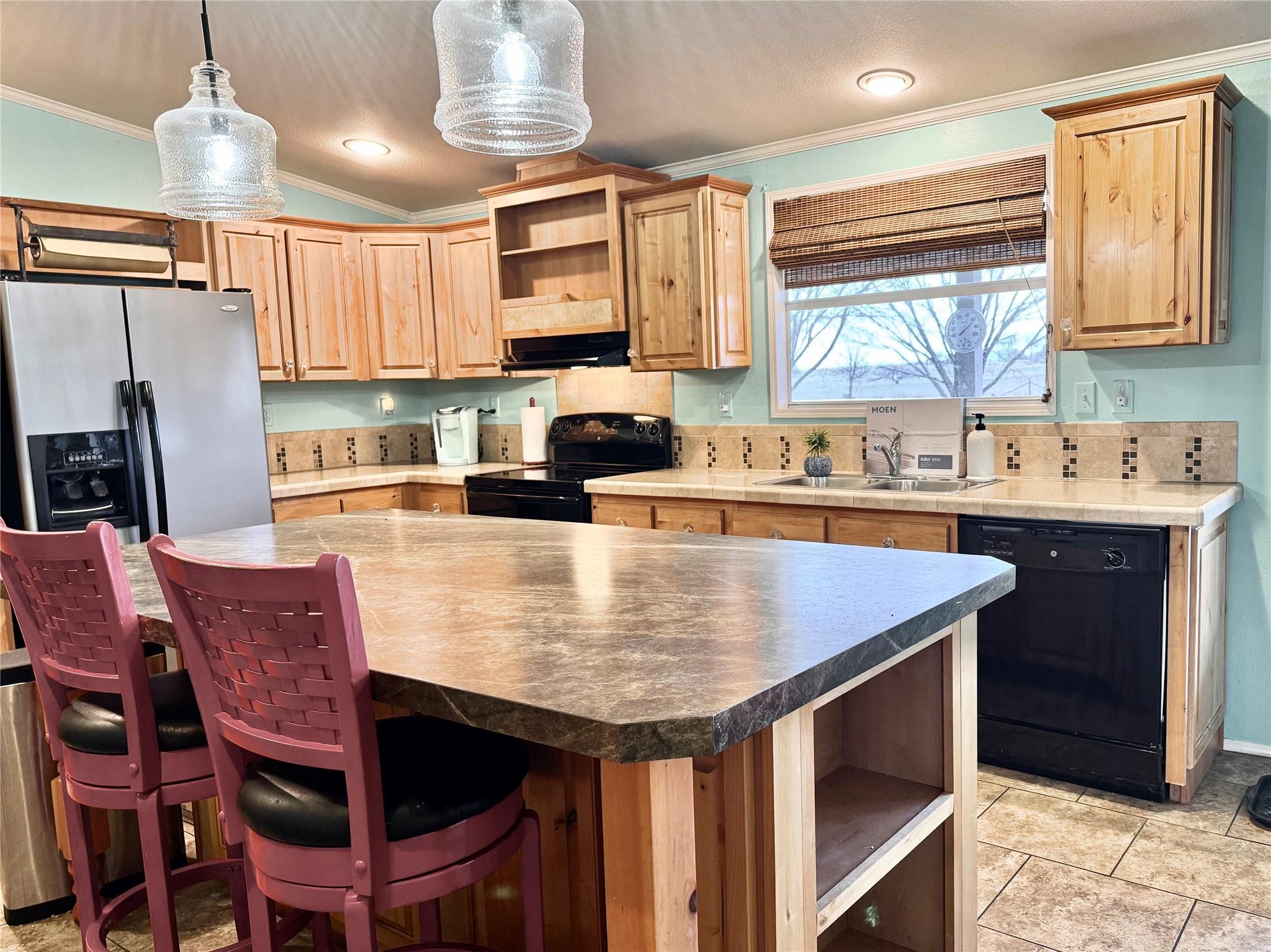 674 County Road 447, Waelder, TX 78959