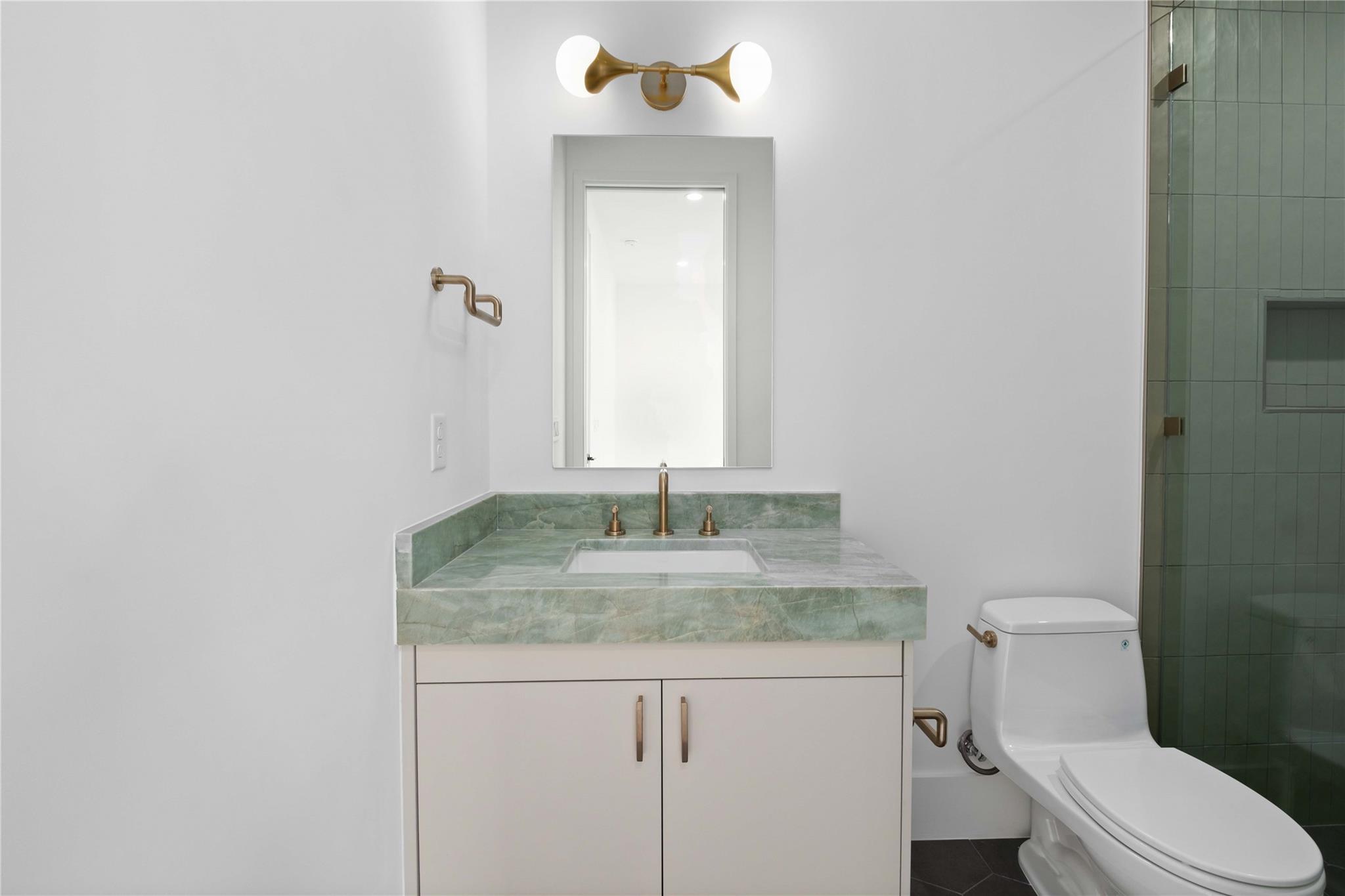 2401 Oakhaven Cir, Austin, TX 78704