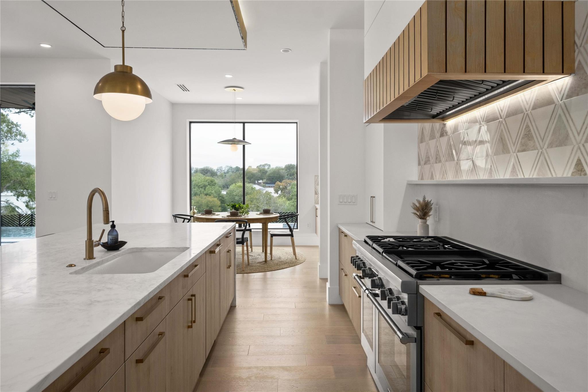 2401 Oakhaven Cir, Austin, TX 78704