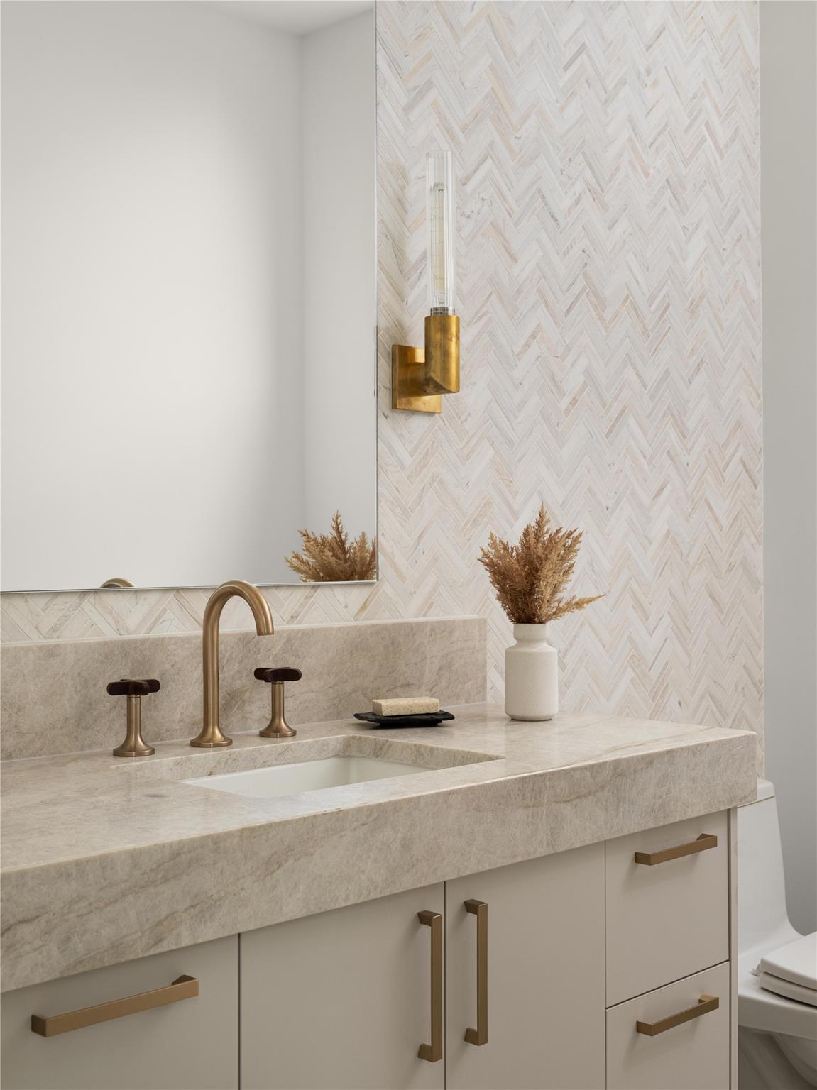 2401 Oakhaven Cir, Austin, TX 78704