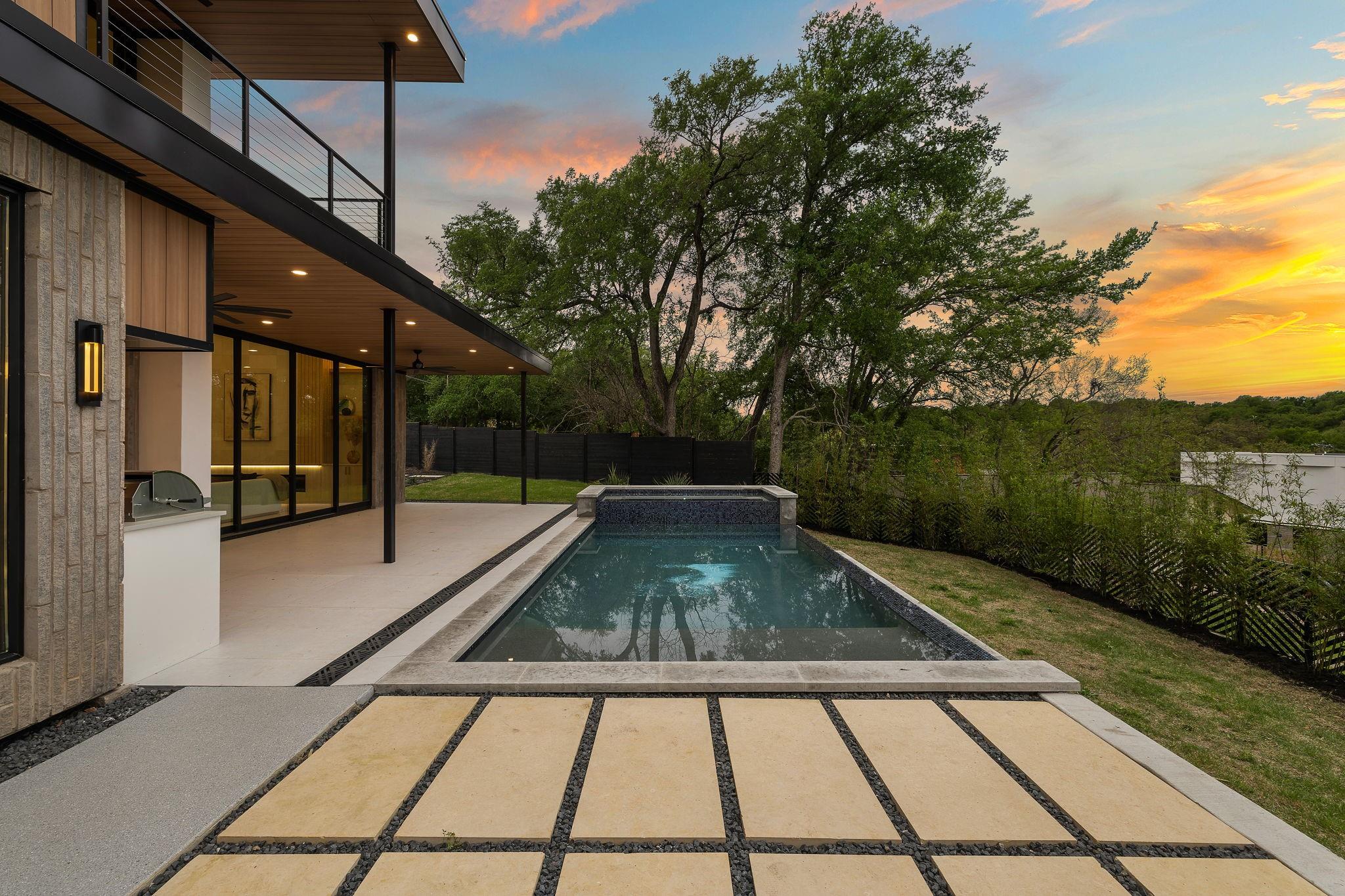 2401 Oakhaven Cir, Austin, TX 78704