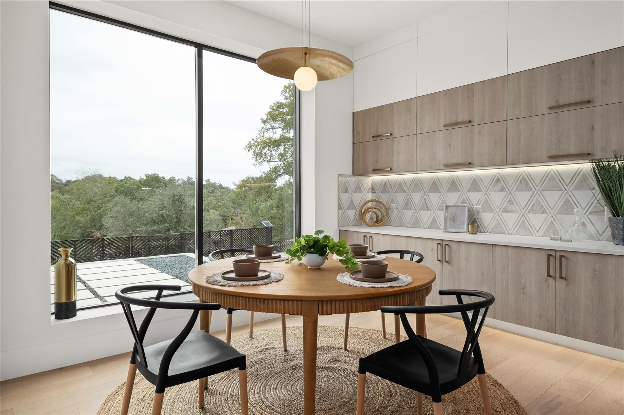 2401 Oakhaven Cir, Austin, TX 78704